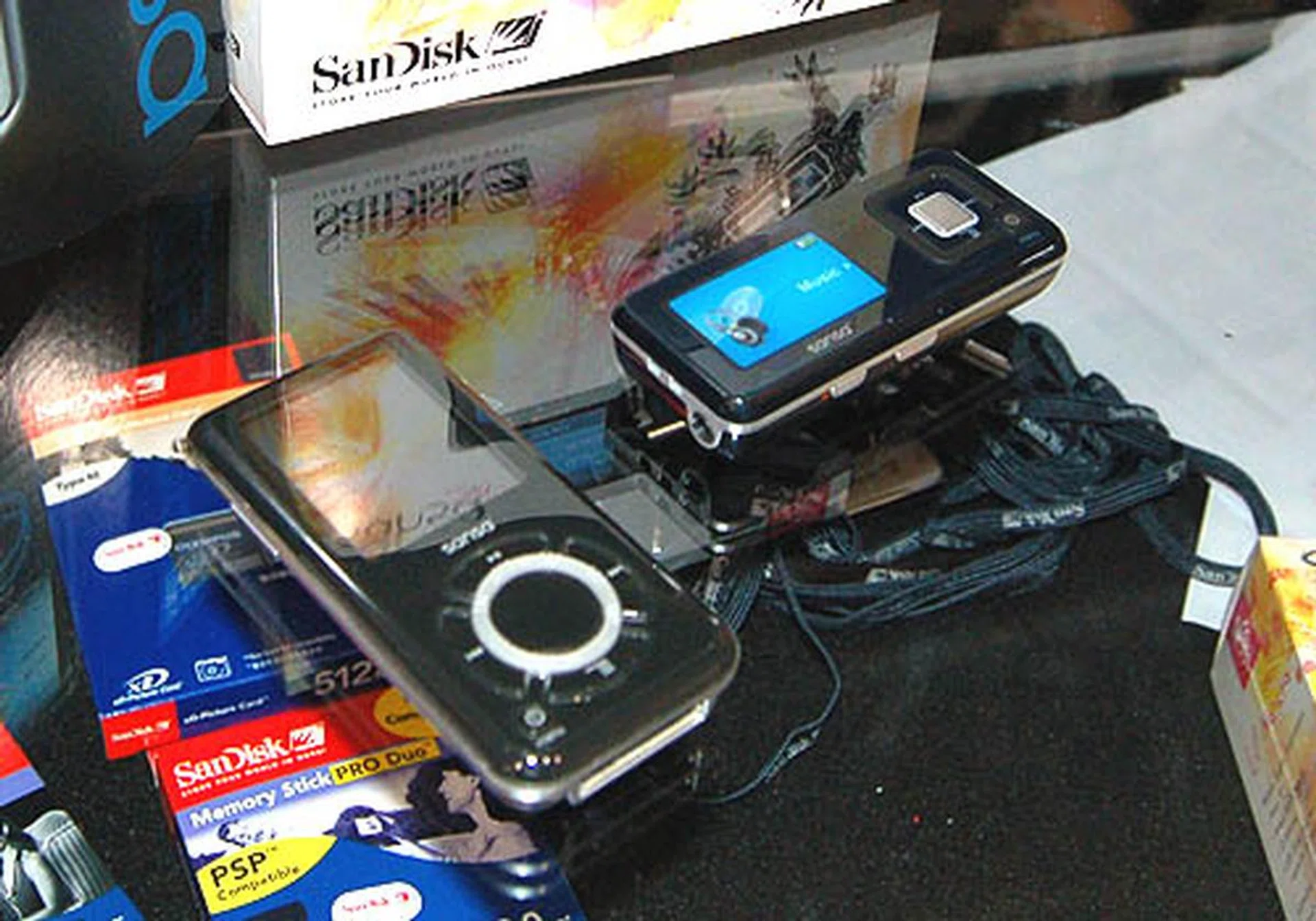 The Sansa e200 and c200 players were spotted at the SanDisk booth. These players offer the highly popular feature of an expandable microSD memory slot. The 2, 4, 6 and 8GB Sansa e200 retails for S$225, S$285, S$339 and S$395 while the 1 and 2GB Sansa c200 goes for S$129 and S$179 respectively.