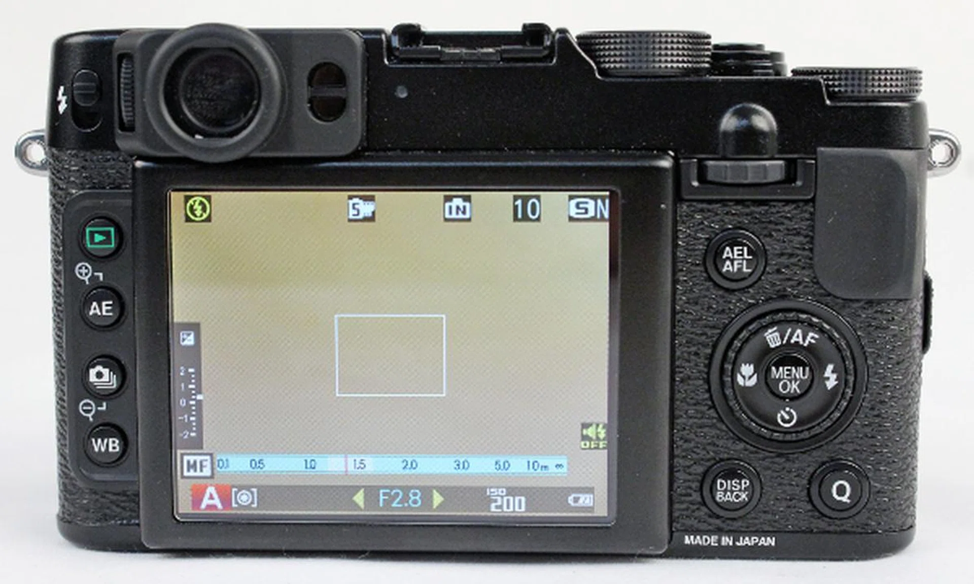 There's a blue distance scale on the display when you enter manual focus mode. There's the red line which represents focusing distance. Right now it's at 1.5m, while there's a white area surrounding the red line. The white area represents the depth of field at 1.5m focusing distance. 