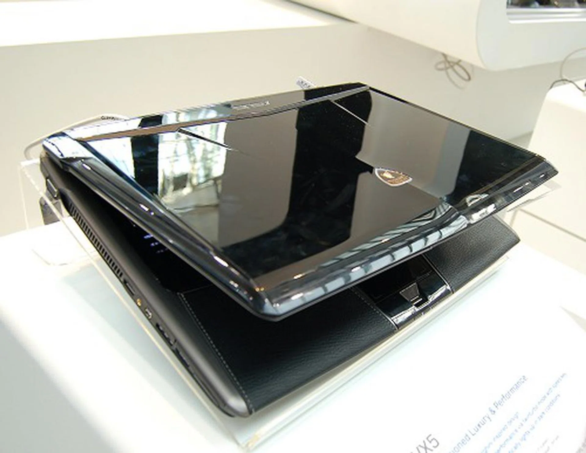  A view of the same notebook in black.  
