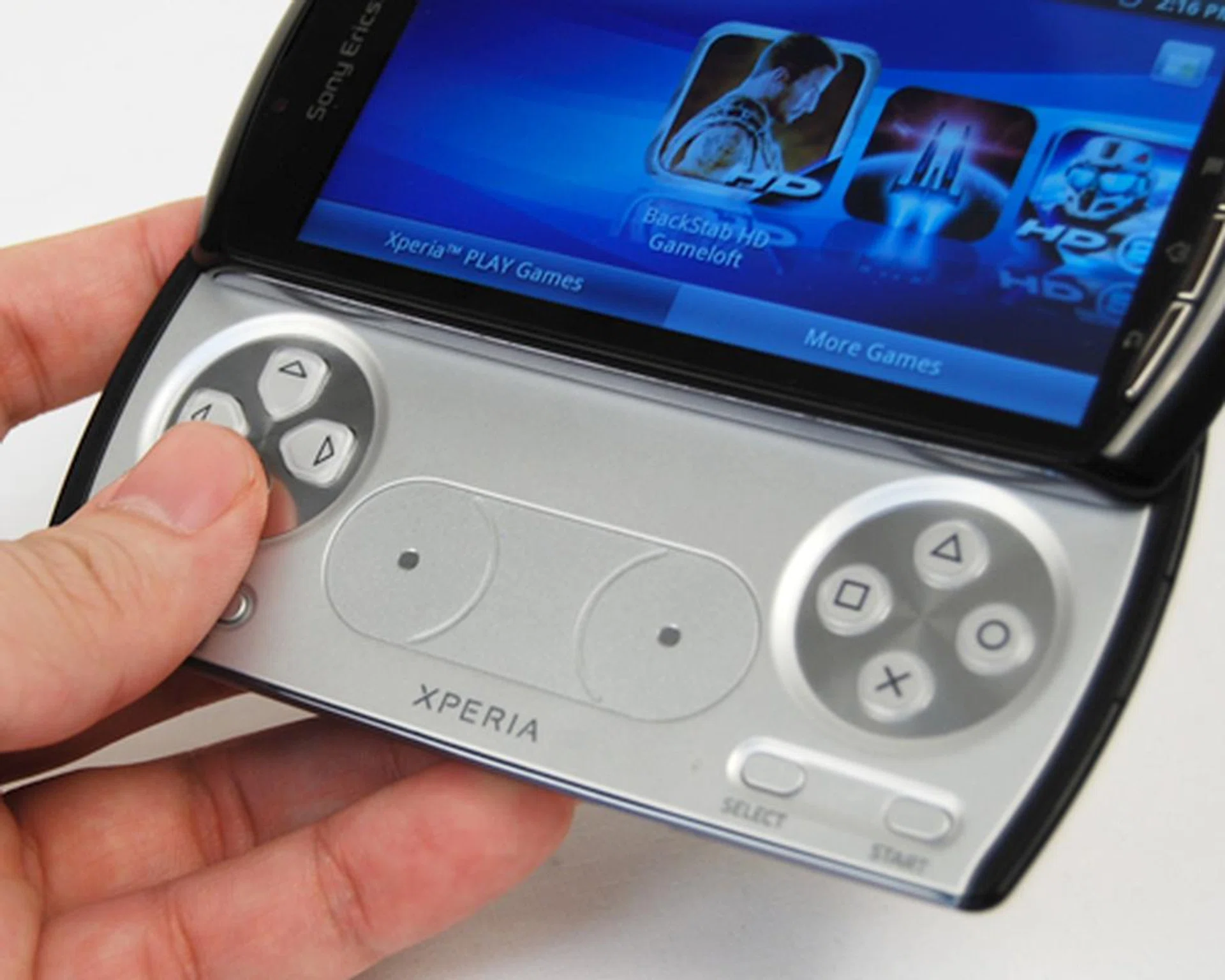 Behold, the PlayStation controls – the unique hardware feature of the Xperia Play. Thicker thumbs might have some difficulty with the flat and small buttons.

