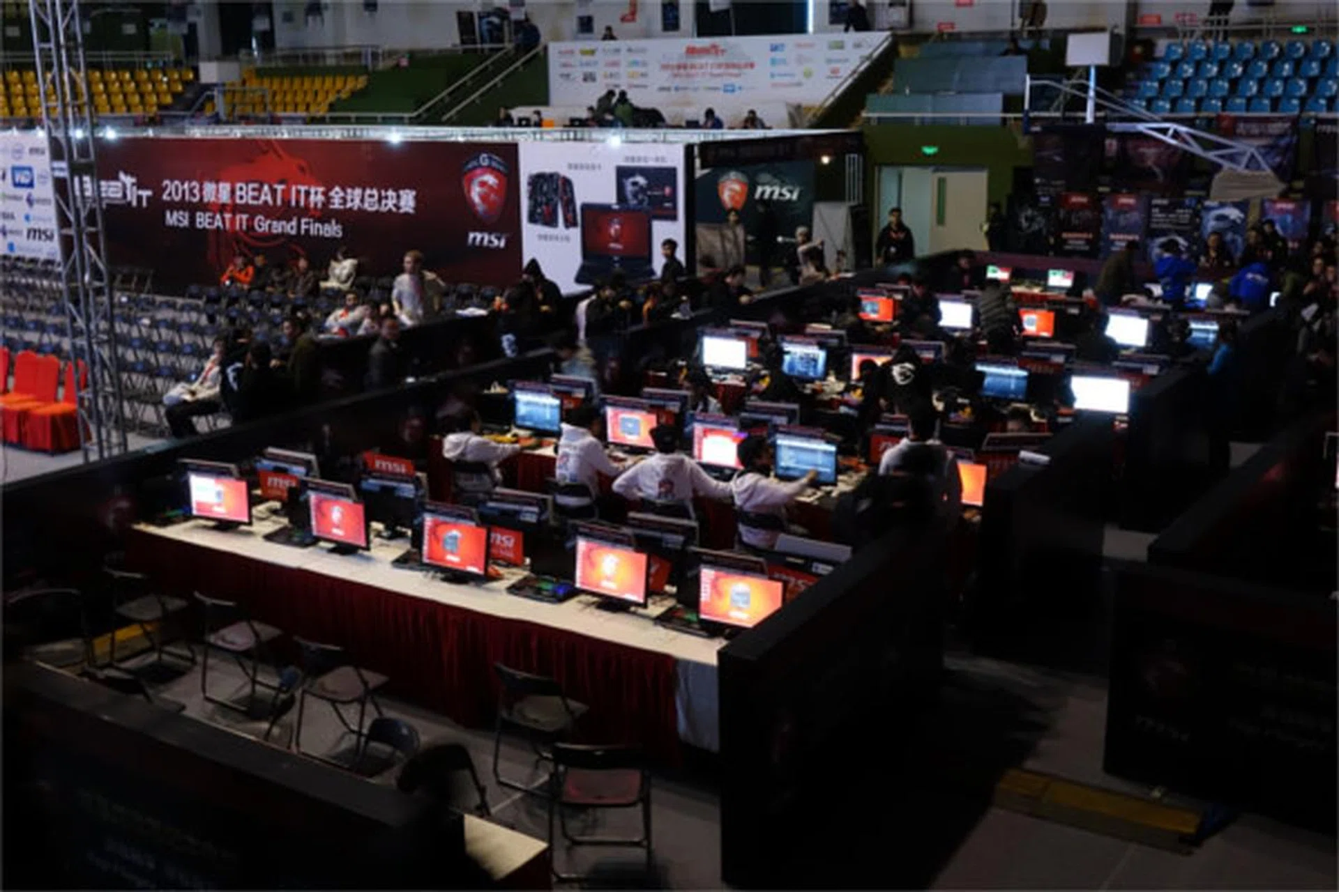 An overview of the gaming arena.