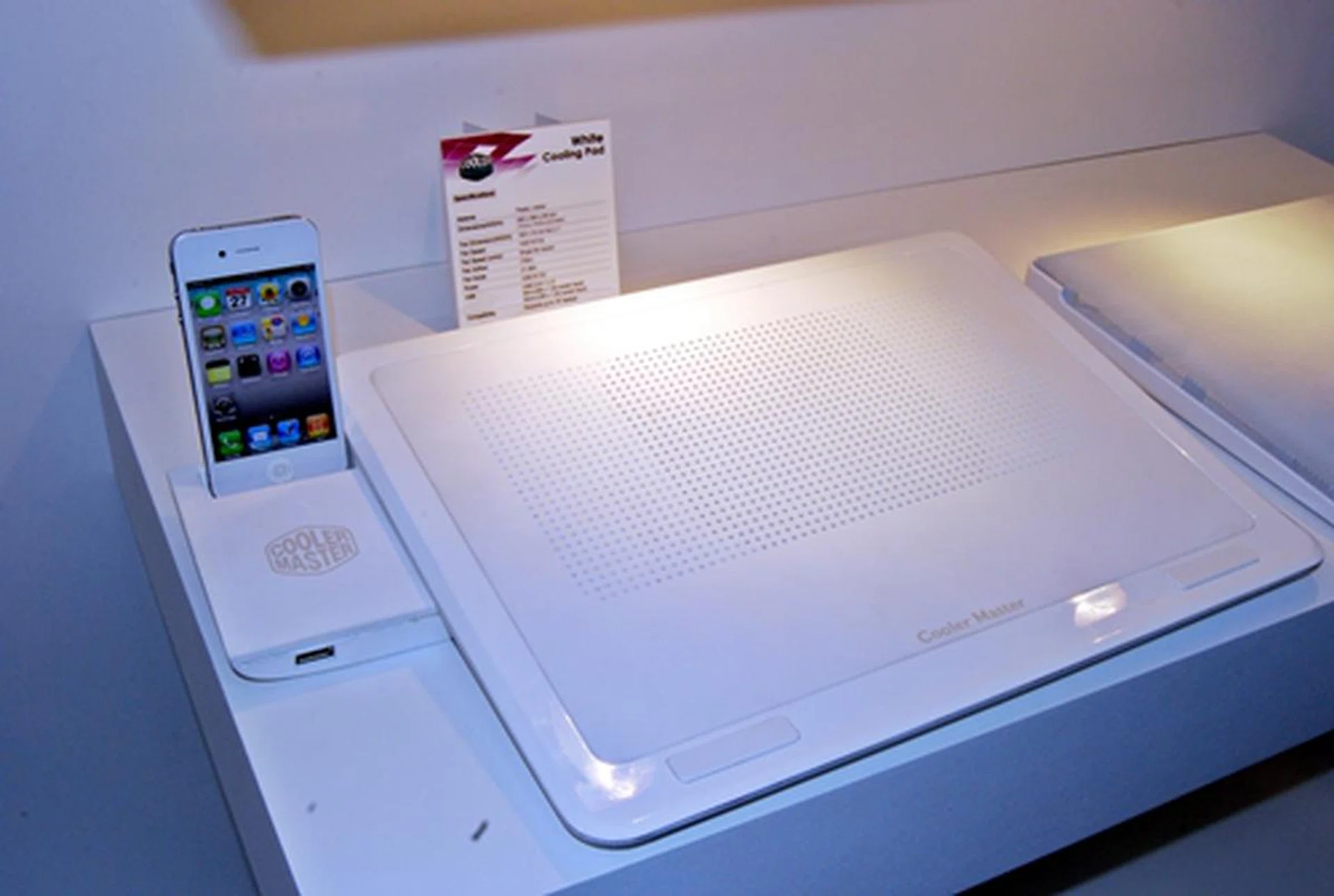 This white laptop cooler measures almost 30cm by 30cm, with a thickness of 5cm. It is able to keep a 17.3-inch gaming laptop running cool. It has a retractable iPhone dock with a USB port.