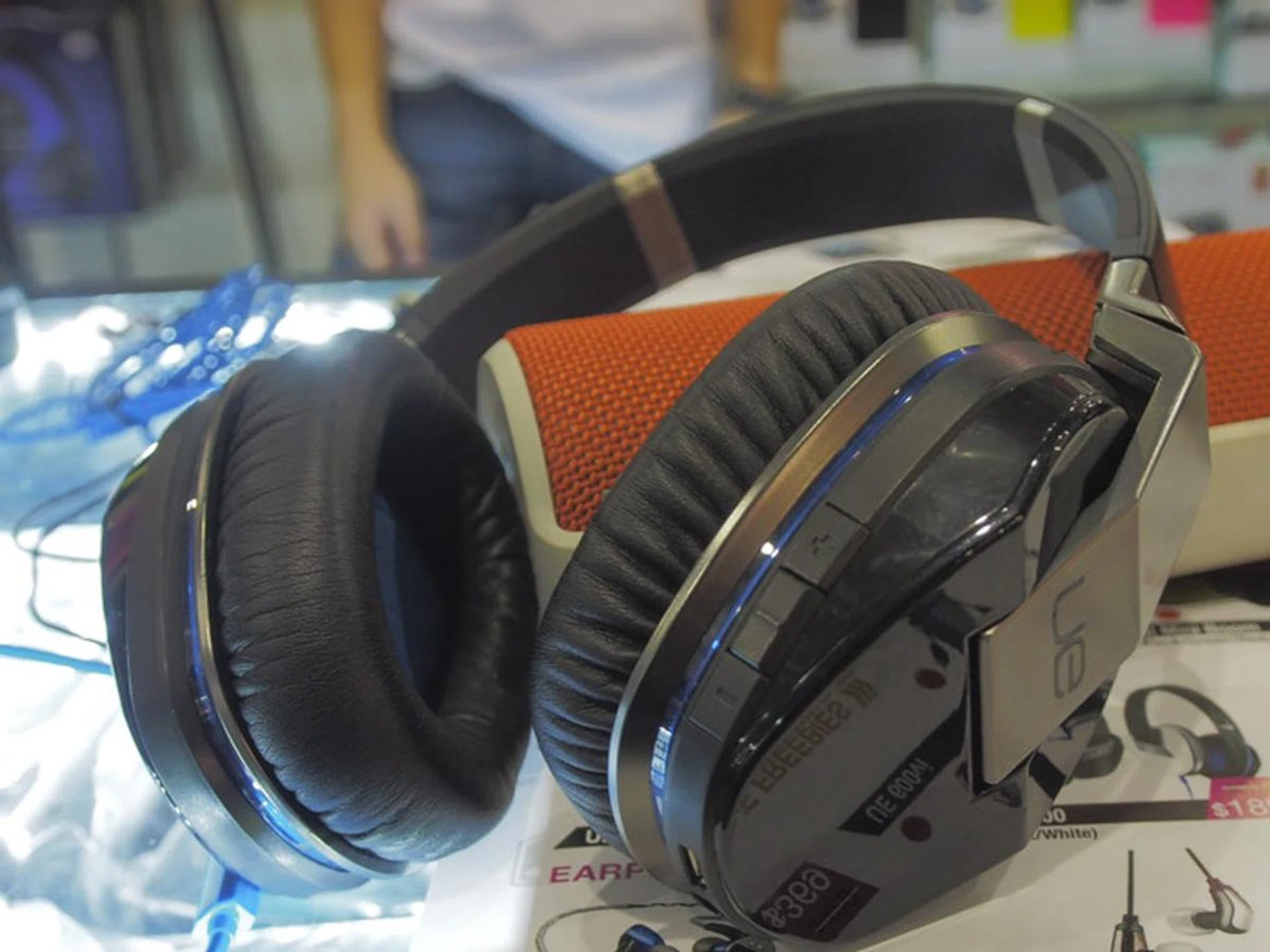 Otherwise, the UE 6000 is retailing for $189 on its own. These feature Active Noise cancelling technology, and fold up like sunglasses for easier travel. You'll also get a free 2,600mAh iWalk power bank worth $39 (while stocks last).