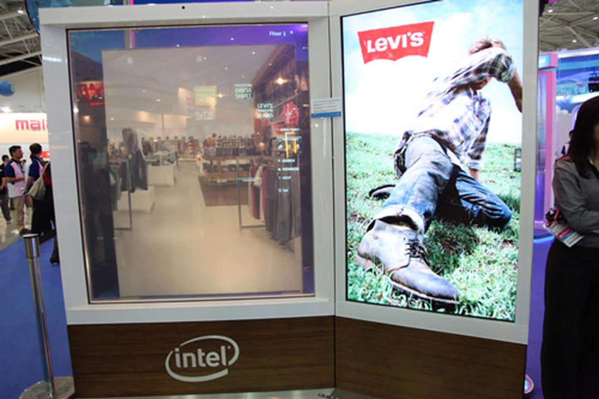 An interactive digital signage application for the retail industry. It utilizes an Intel Core i7 processor to give shoppers a personalized experience.