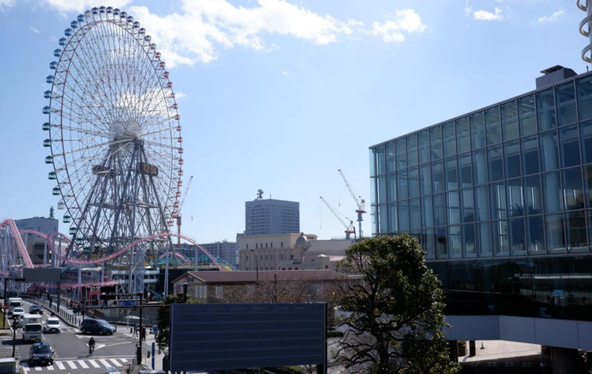 25.6mm at f/10, 1/450s, ISO 200