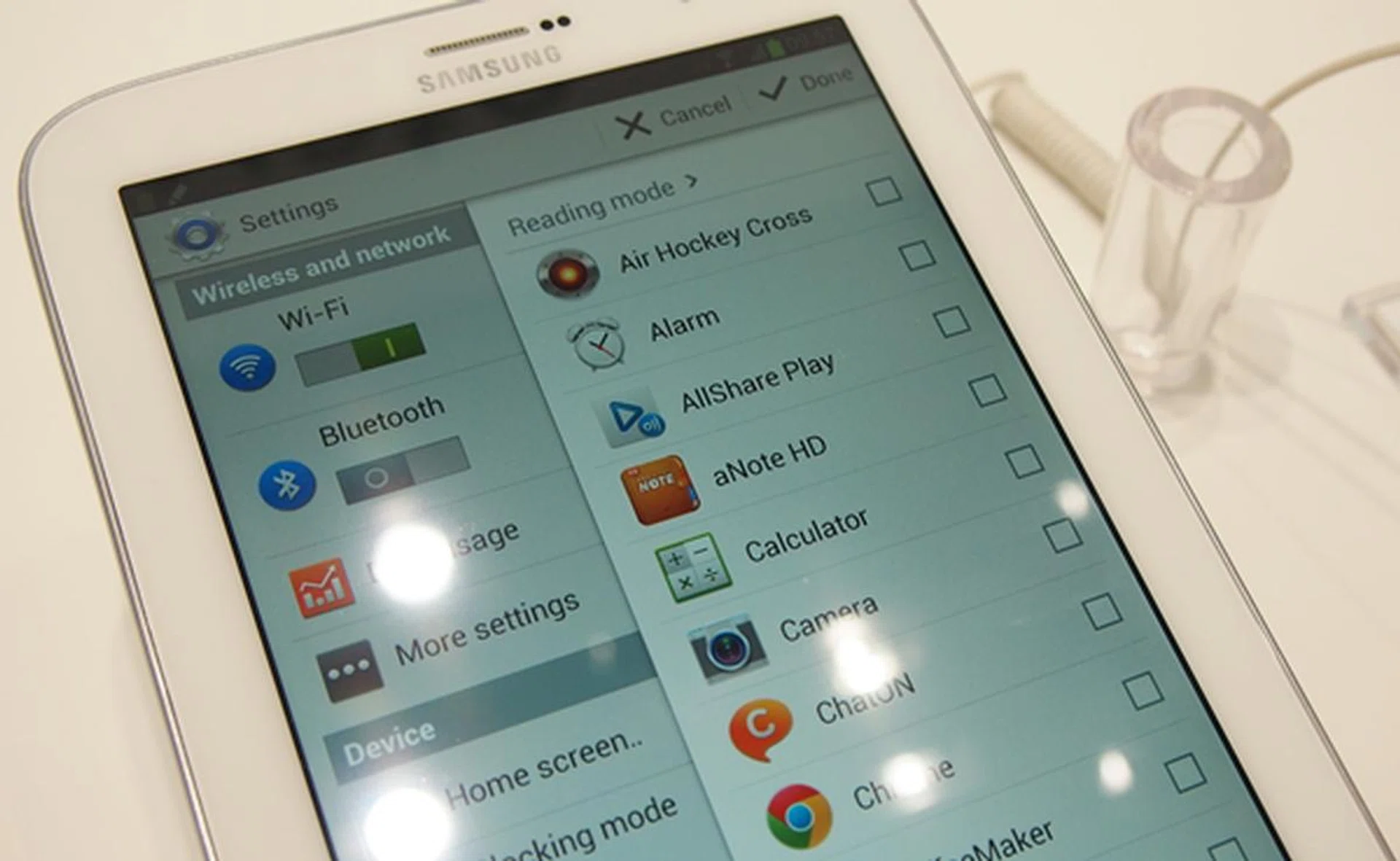 By default, Readers Hub and Play Books are supported by Reading Mode. You also can add other apps to the support list.