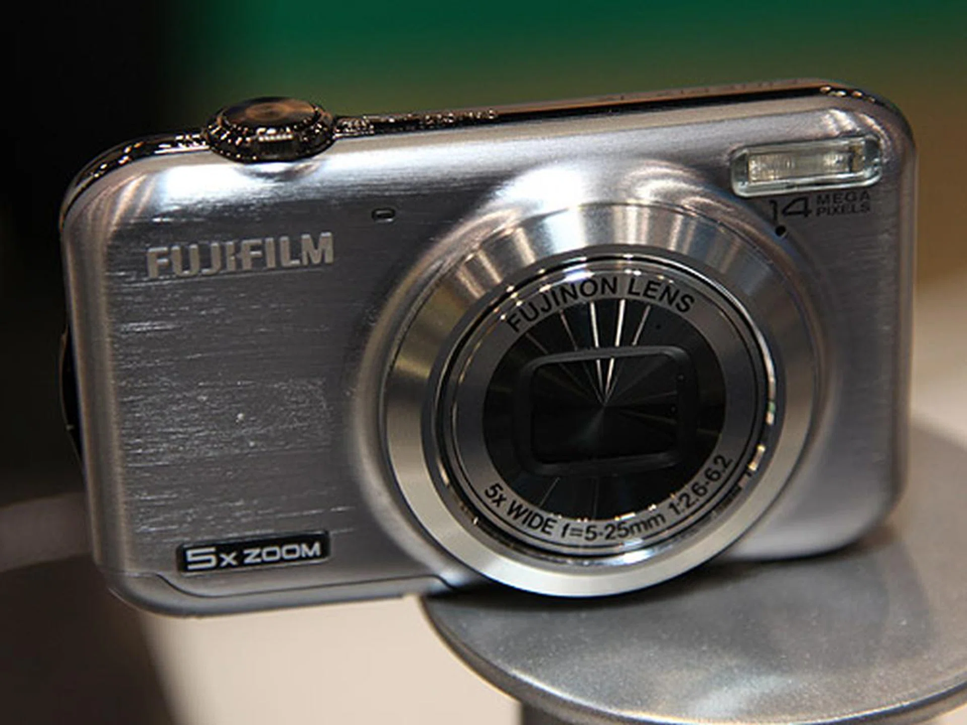 The FinePix JX300 is quite similar in features to the JV200 except that it comes with a 5x optical zoom lens.