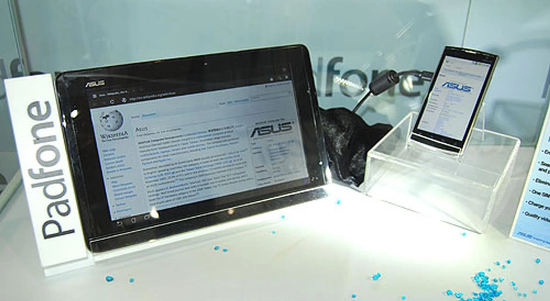 For those who missed it, the Padfone aims to merge the smartphone and tablet form factors, with a tablet dock that holds the smartphone within. Seamless and dynamic data and app transfers are the goal, with the tablet providing extra battery life for the smartphone when connected. 