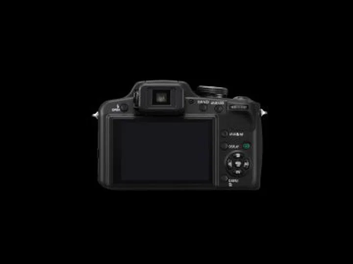 The FZ40 has a 3.0-inch LCD screen and packs a battery life capability of 580 shots on a single charge.