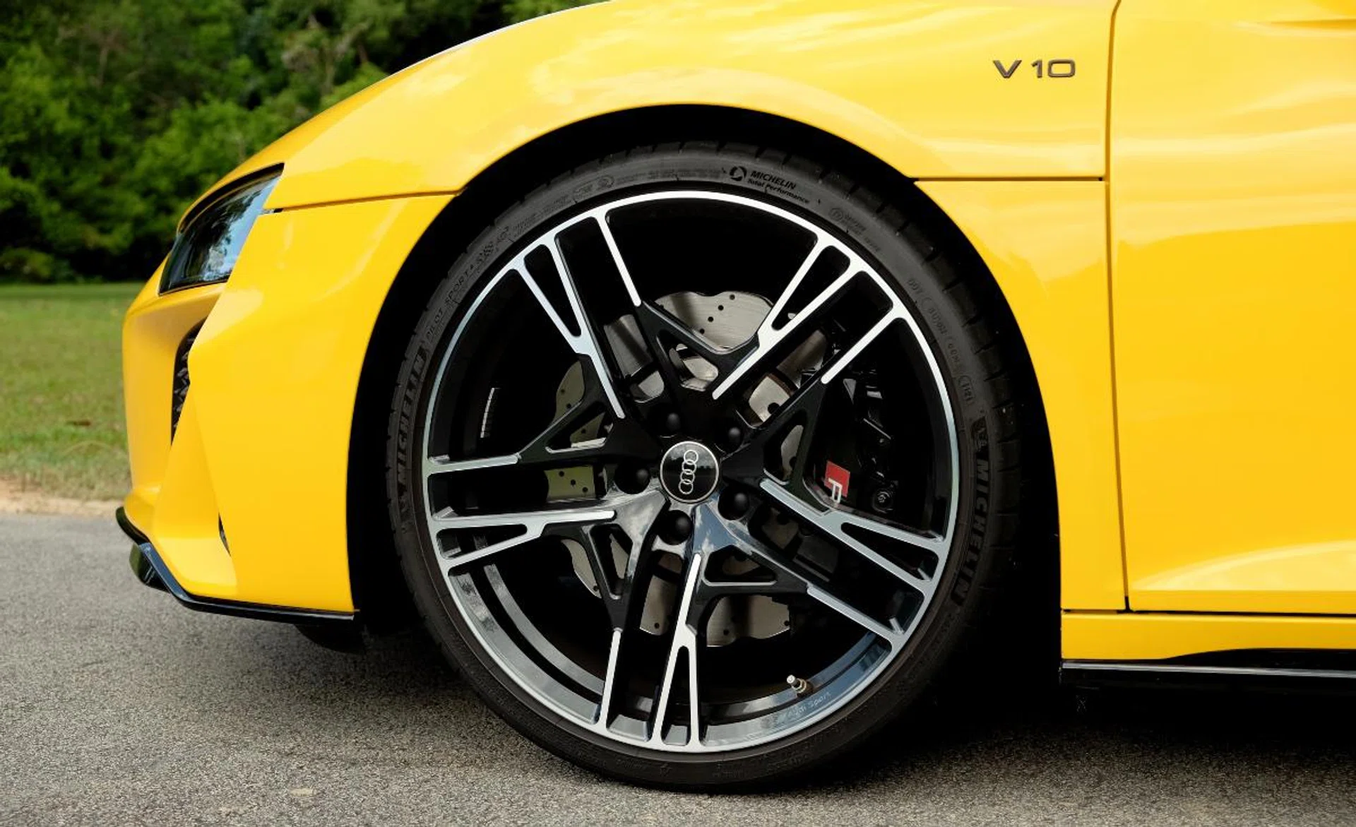 Wide Michelin Pilot Sport 4S tyres mean lots of grip.