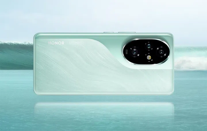Honor 200 Pro in Cyan Blue.