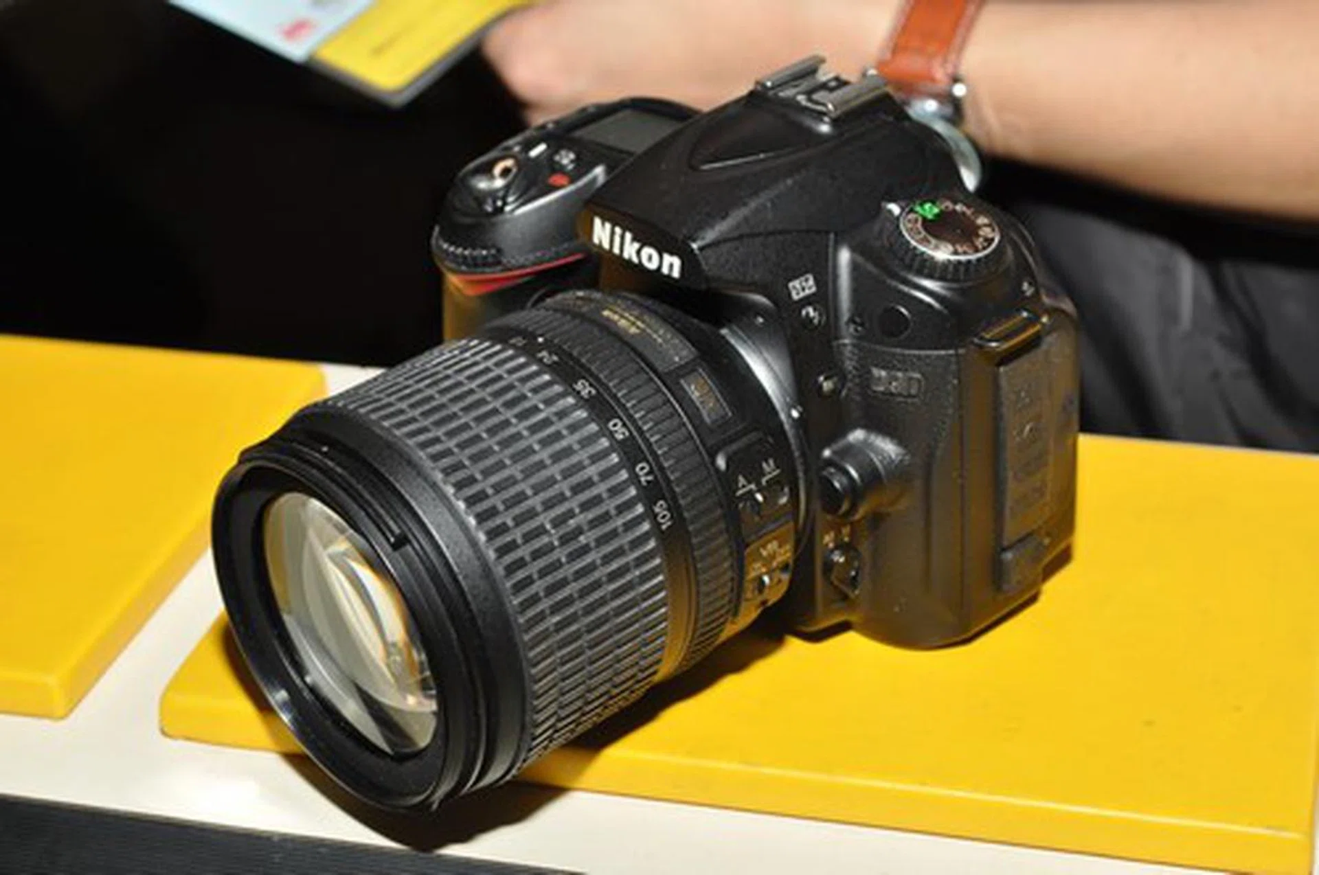 You can still find the D7000's predecessor the D90 for sale at the IT Show, $2058 (with 18-200mm kit lens) and $1588 (with 18-105mm kit lens). There's the option of topping up $99 for the 50mm f/1.8 which comes free with the D7000 (with the 18-105mm kit you can opt to get a MB-D80 battery attachment instead, also for $99). Free gifts for both kits are the same, and include a Slik tripod, Nikon bag and E26D dry cabinet.