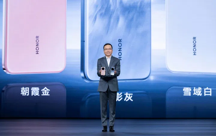 Honor Magic7 Pro at its 30 October 2024 China keynote and launch announcement. Photo: Honor.