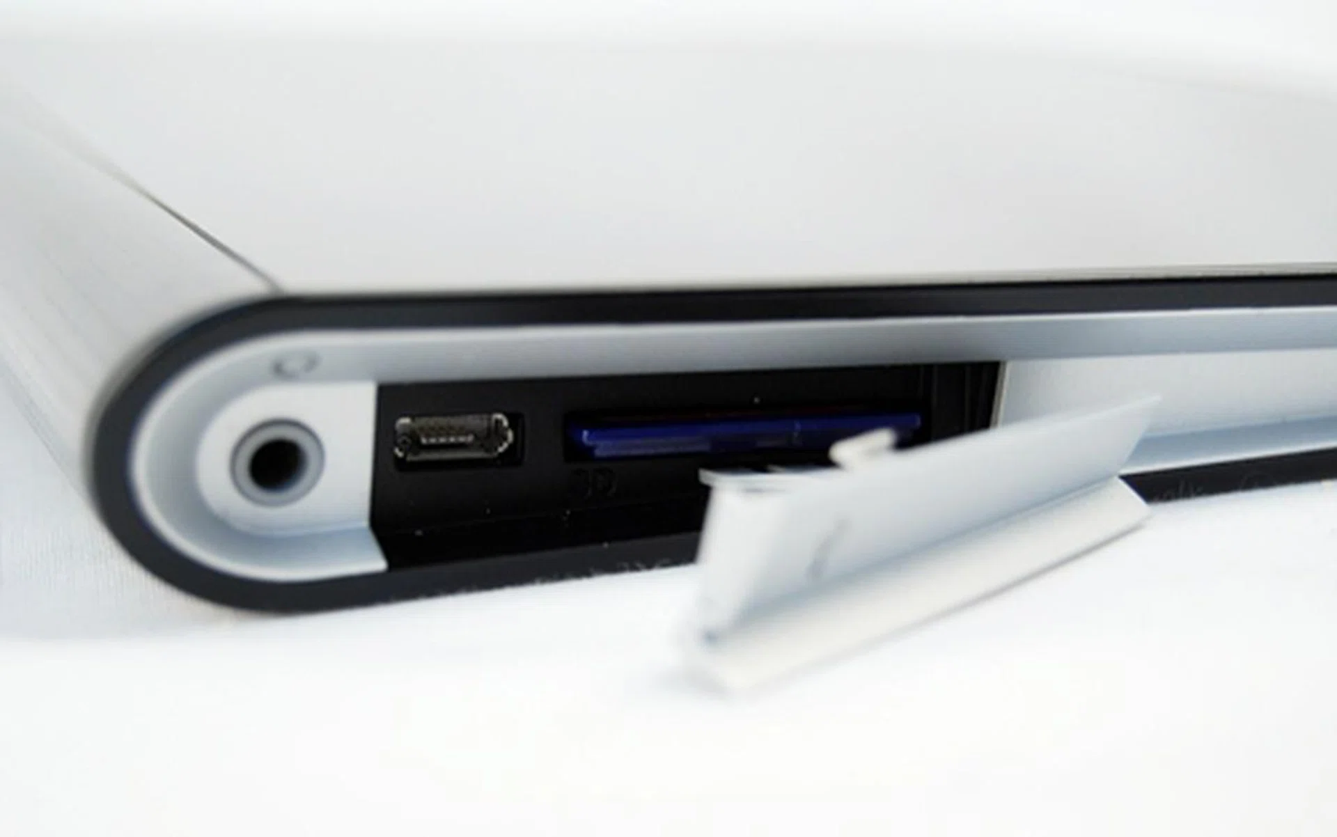 On the left of the Sony Tablet S (in landscape mode) is the 3.5mm audio jack, microUSB port and SD card reader. If only a full sized USB was accepted by the tablet, it would have been even more convenient for storage and other connectivity options without a conversion cable.