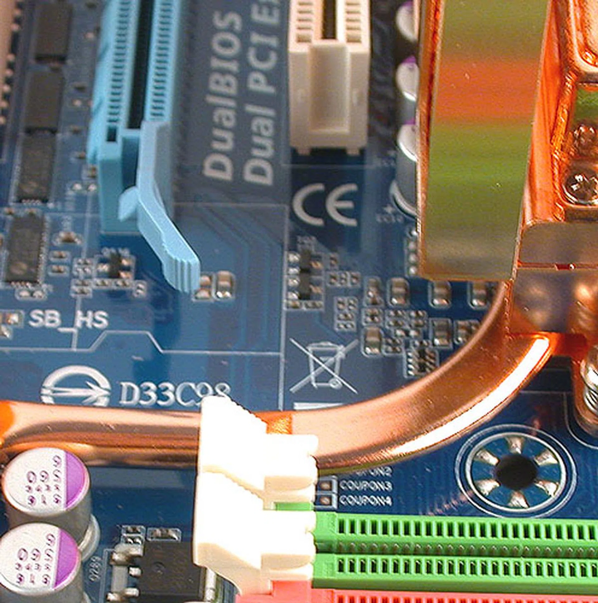 We talked in our preview about the PCIe x16 slot being too close to the DIMM slots but surprisingly, we managed to install the memory modules without having to remove the graphics card. So, appearances can be deceiving sometimes.