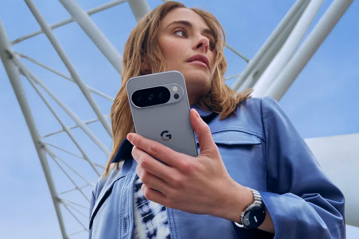 Google Pixel 10 Pro in Moonstone.