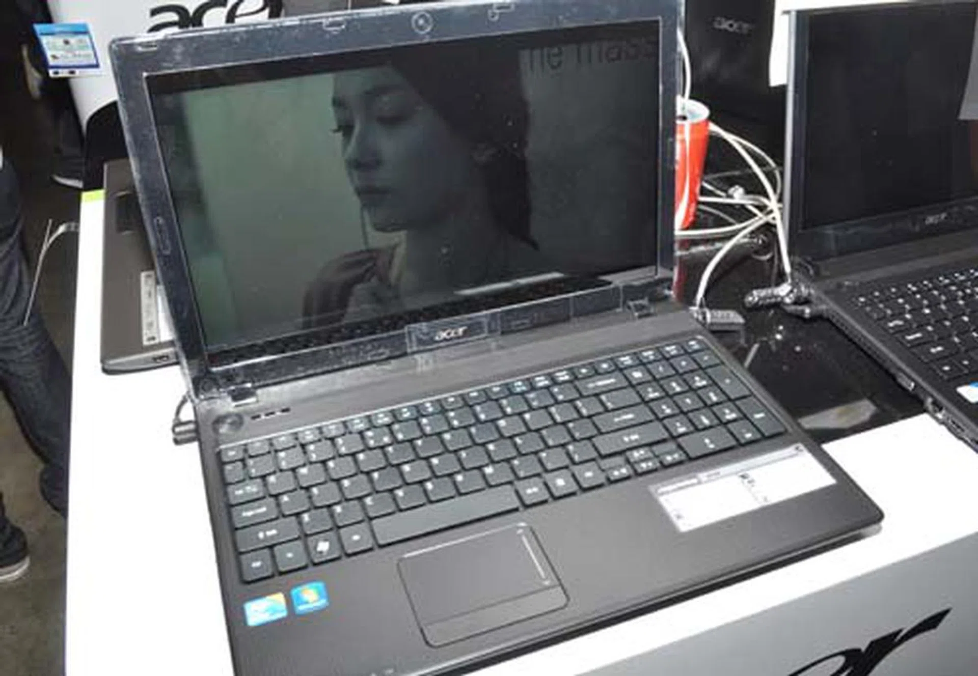 Next up, we have the 15.6-inch Acer Aspire 5742 with its Intel Core i5-480M (2.66GHz) processor, Intel HD graphics, 2GB RAM and 500GB HDD, all for just $799.