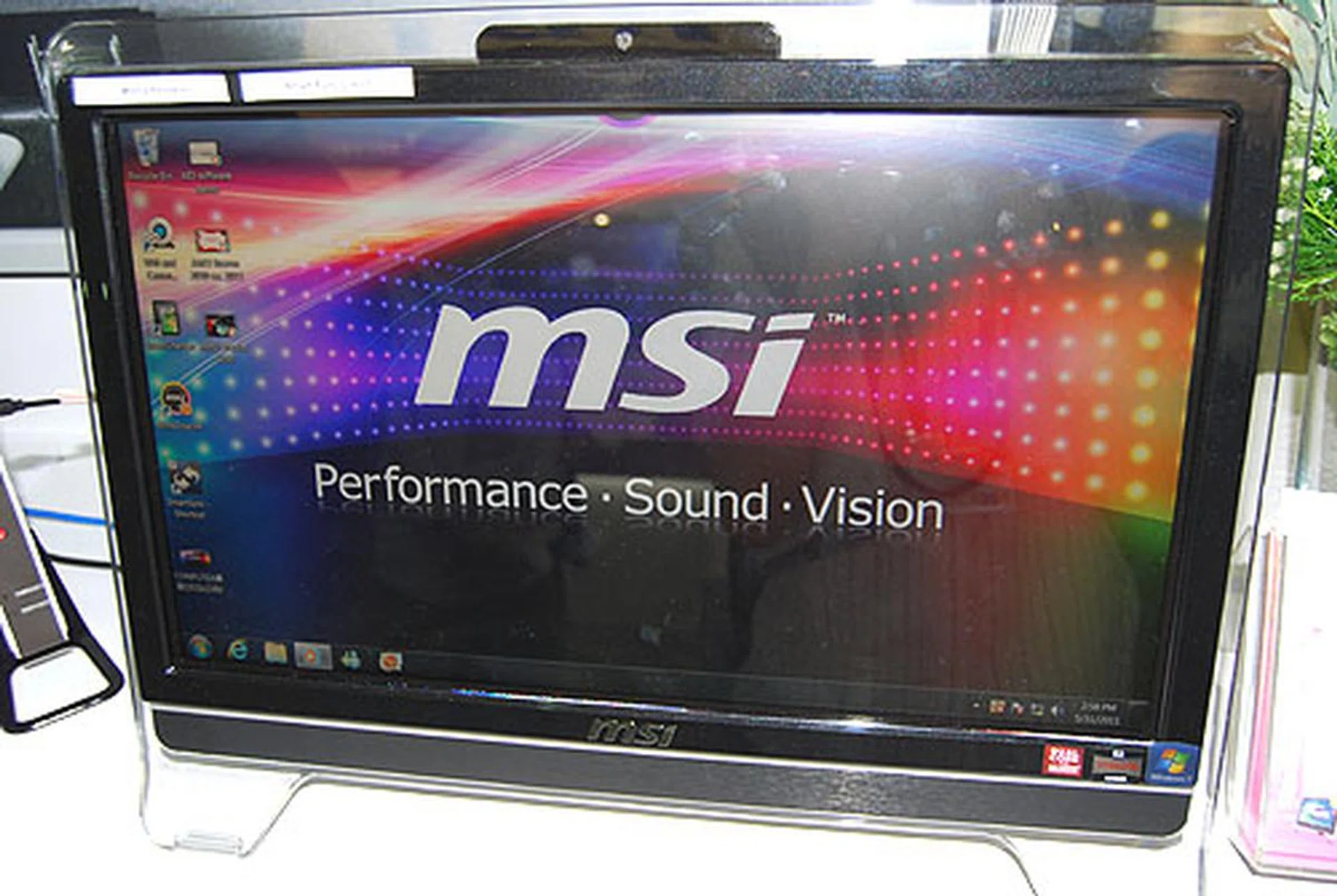 The MSI Wind Top AE2050 is a 20-inch nettop that uses AMD's Brazos platform. It uses integrated graphics (Radeon HD 6310) with USB 3.0 support. 