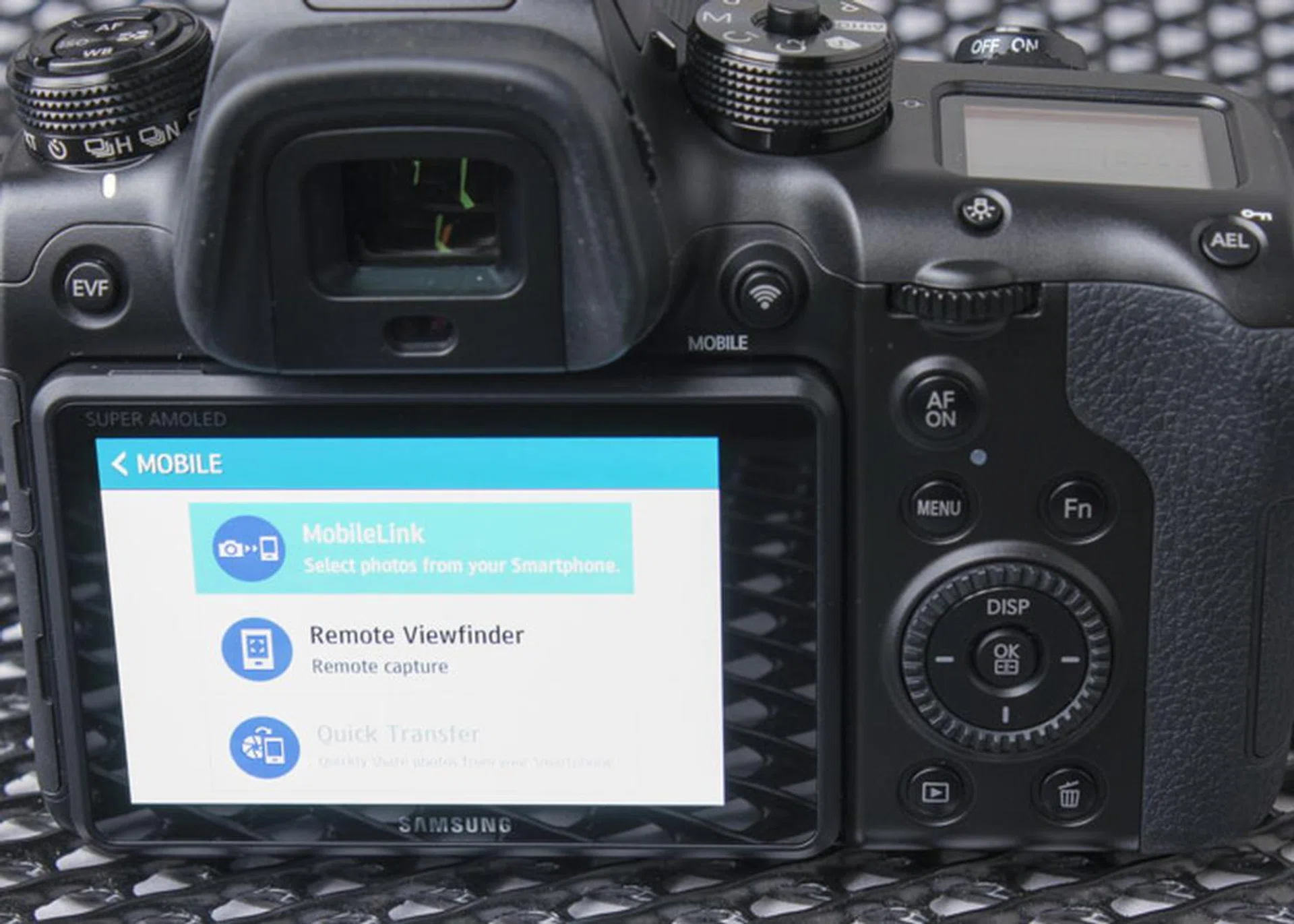 Integrated Wi-Fi on the NX1 allows you to send images direct to your smartphone.