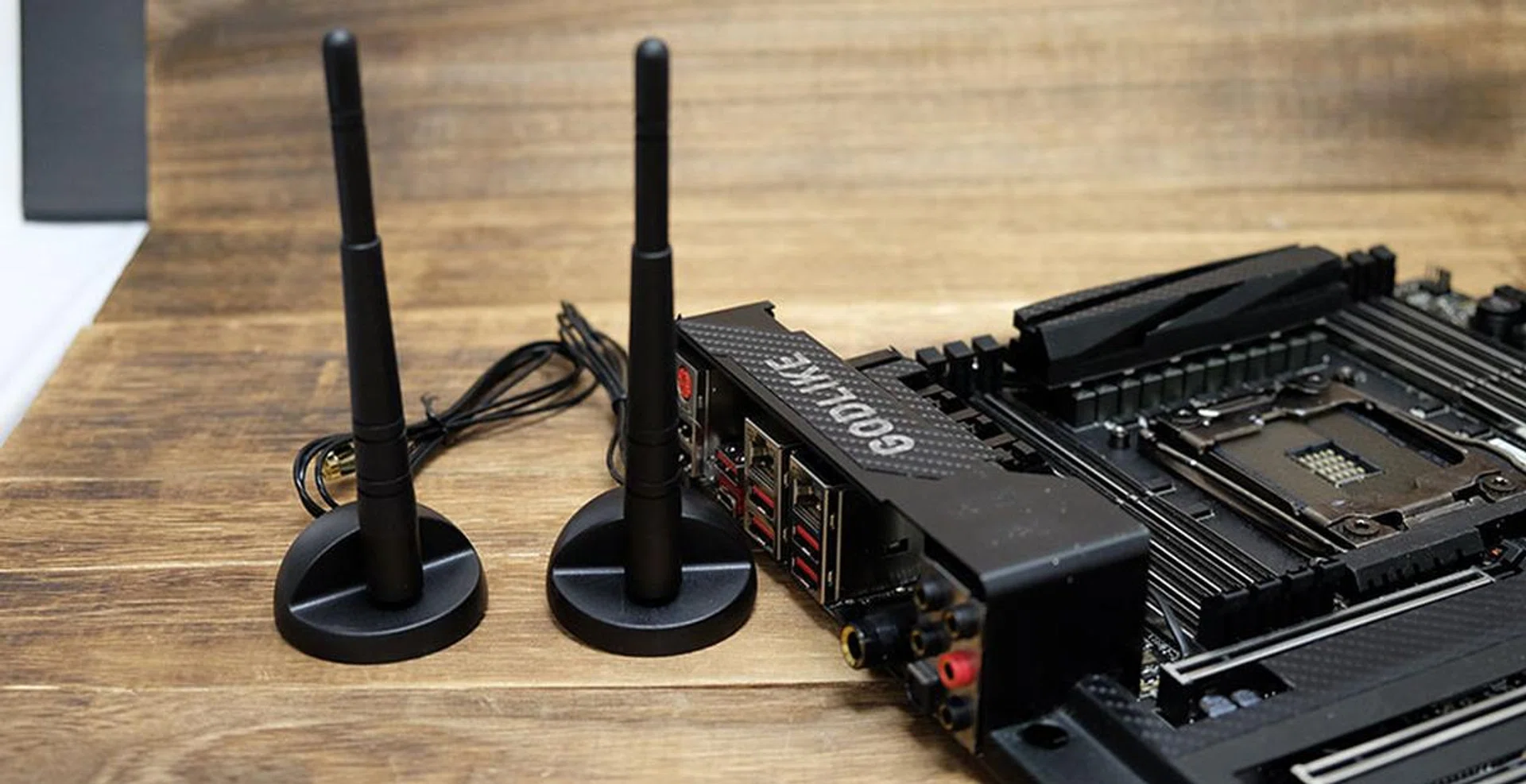 MSI X99A Godlike Gaming Carbon Wi-Fi