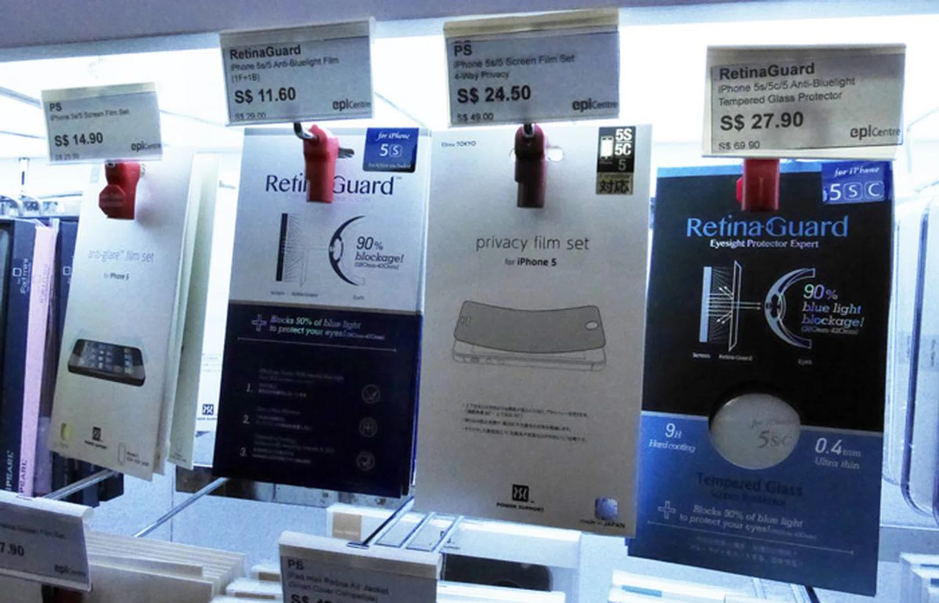 iPhone 5/5S screen protectors spotted going for half their original prices or lower. If you've had your device for a while, you might want to grab this chance to have your smartphone screen look like new again.