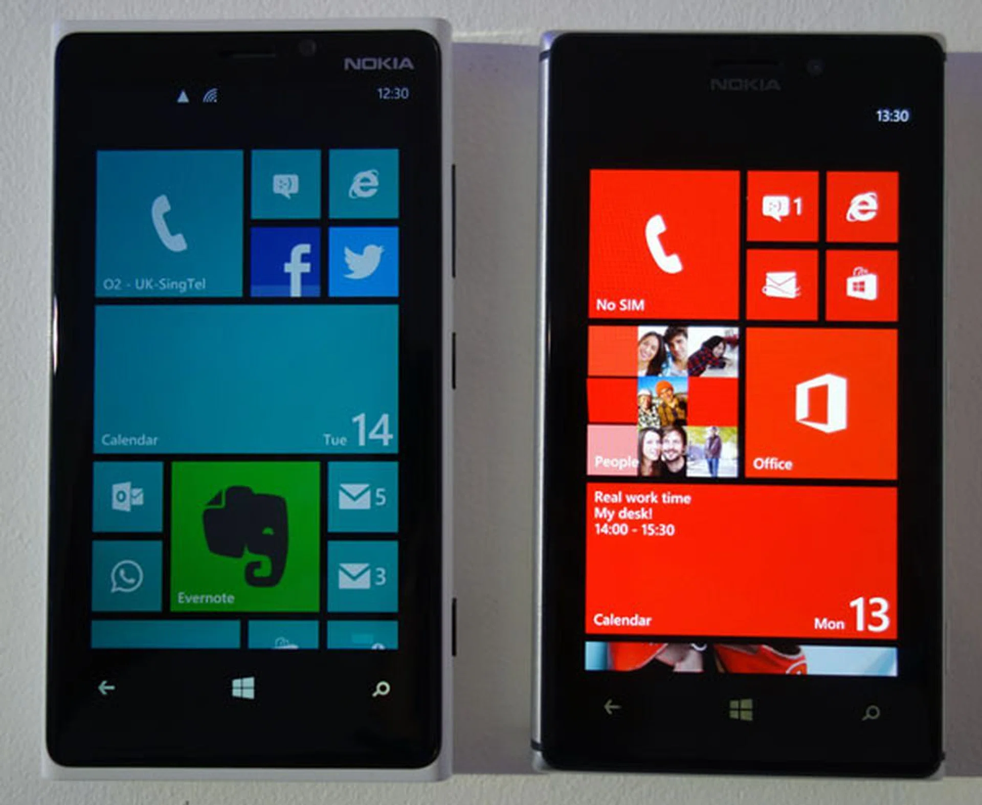 The difference in brightness for the display on the Lumia 920 (left) versus the Lumia 925 (right) is quite obvious.