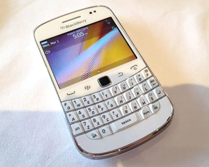 Get into the mood of a white Christmas with a white BlackBerry Bold 9900.