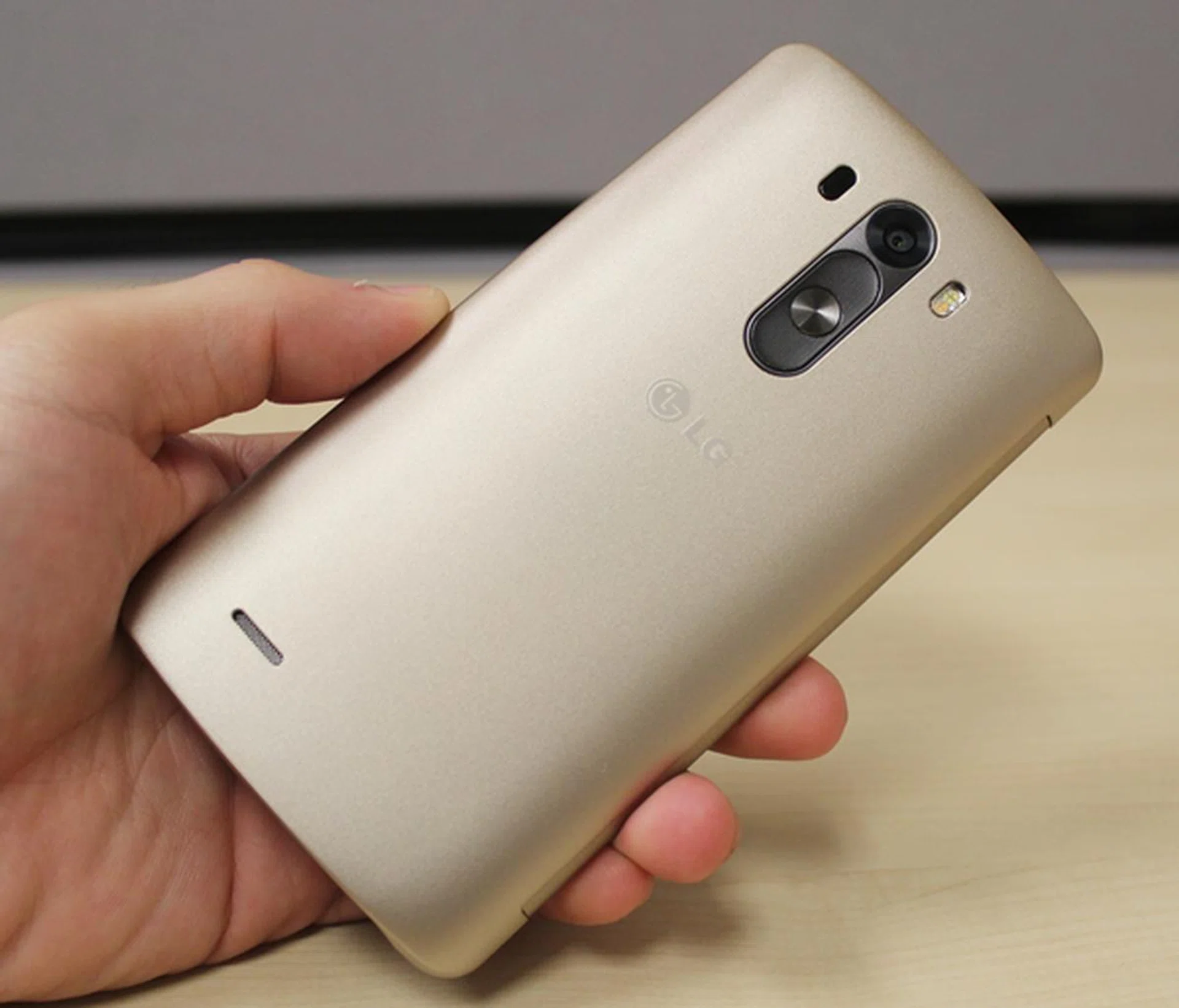 When attached, you'll notice that the Quick Circle case is not very thick to begin with; you can infer from the camera and rear key cutout.