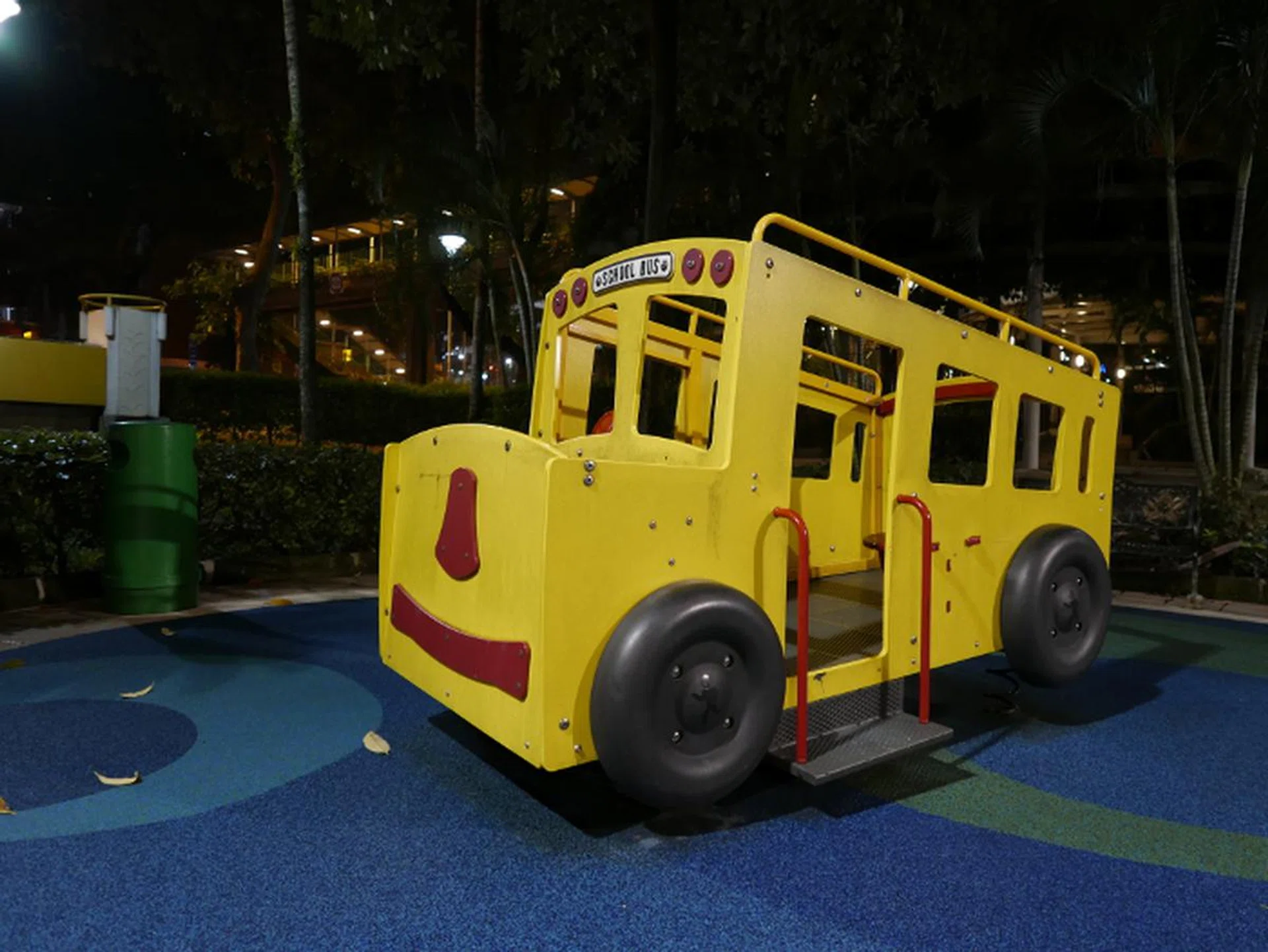 f/1.7 at 24mm, 1/30 sec, ISO640