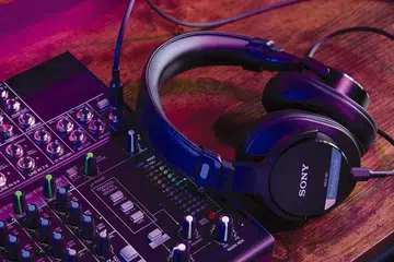 Audiophiles will instantly see the resemblance the new MDR-M1 headphones have to the legendary MDR-7506. Photo: Sony