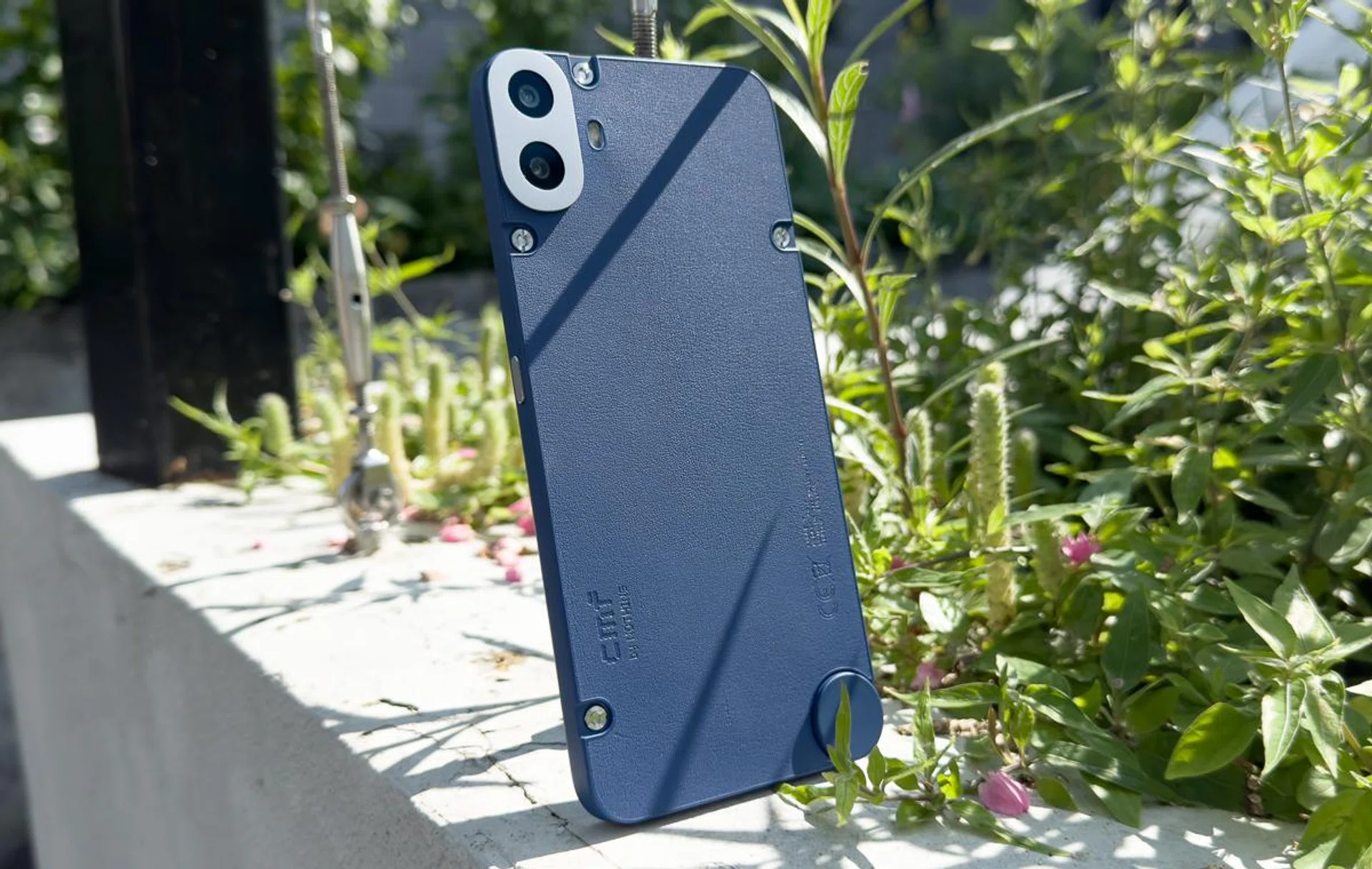 Note the screws on the back. Photo: HWZ.