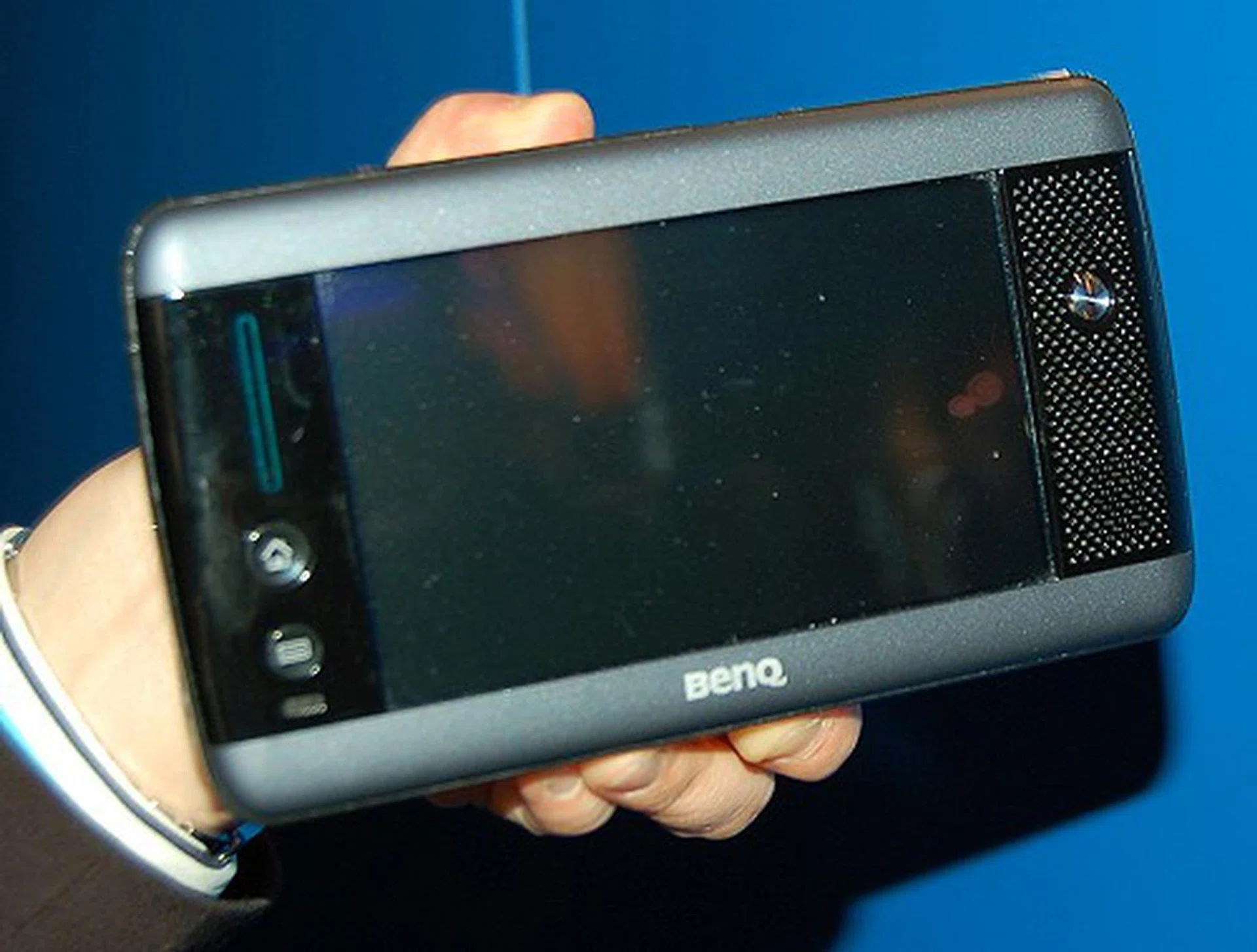   Here's the Benq S6. it has a 4.8-inch screen (800 x 400), 512MB memory, up to 8GB SSD, Wi-Fi, Bluetooth HSDPA and uses a