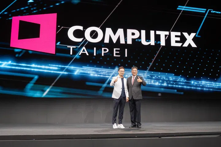 From left: TAITRA Chairman, James Huang, and Taipei Computer Association Chairman, Paul Peng. Photo: HWZ