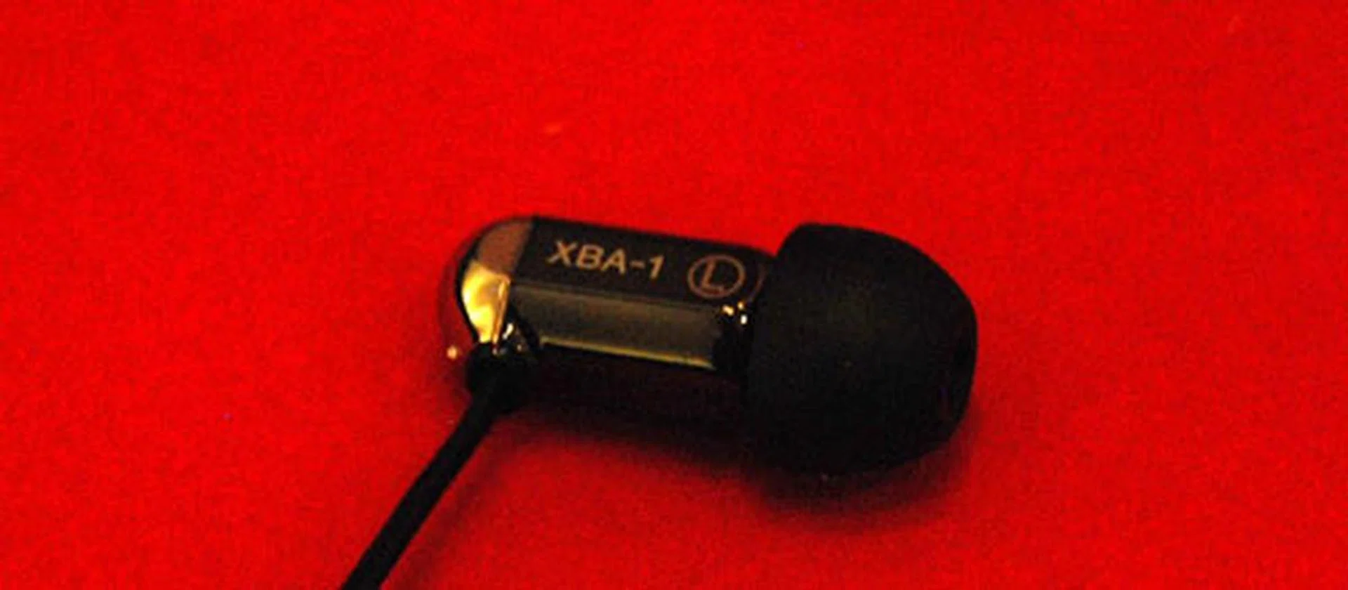 The XBA-1 fully shows off the small size of the balanced armature drivers and is quite light and compact.