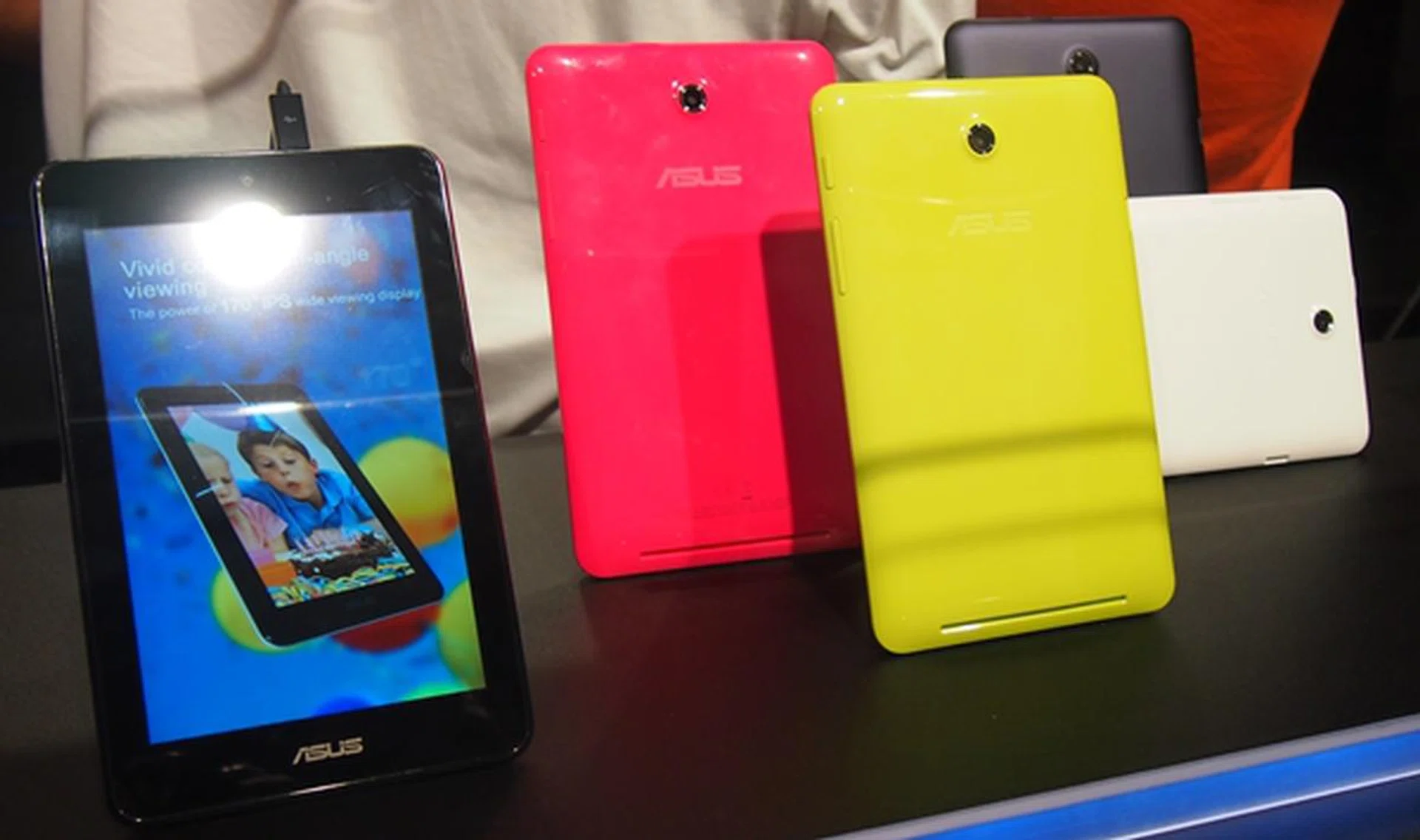 The ASUS MeMO Pad HD 7 will be available in four colors (black, white, pink and green) from July 2013.