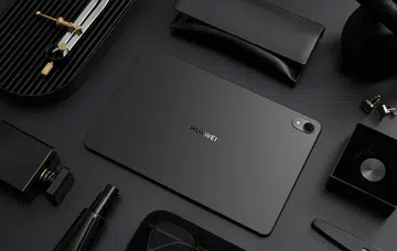 Huawei MatePad 11-inch 2023 (centre).