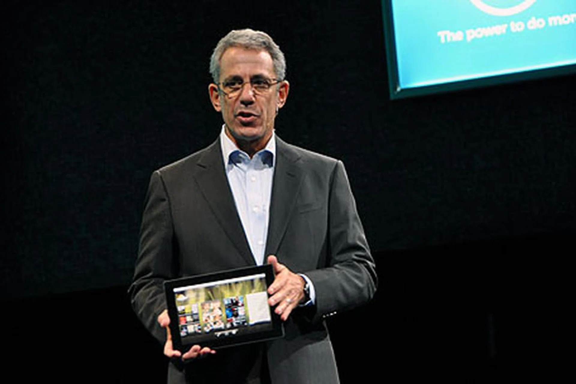 Dell showed a quick glimpse of a prototype unit of the Dell Streak 10. We've heard that it's only a static screen though, which means the unit is far from ready.