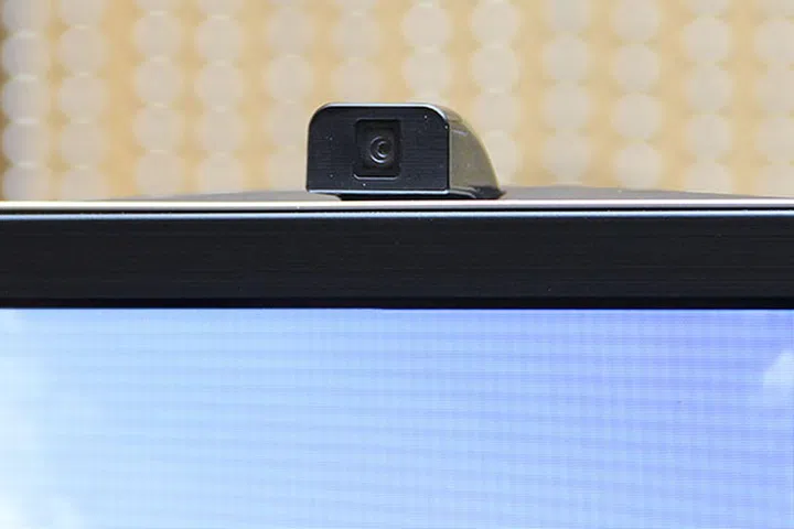 Yup, the F9000 comes with a built-in camera. At a starting price of S$7,499, how can it not have one?