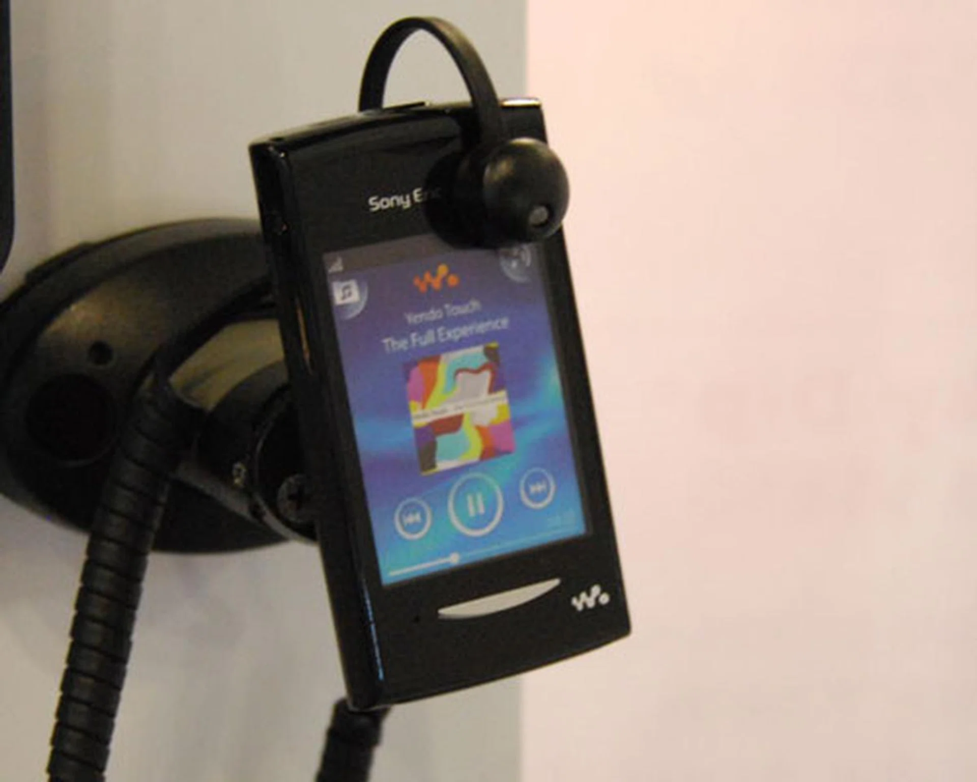The familiar Walkman label makes an appearance on the Sony Ericsson Yendo. Presented as the first full touch screen Walkman phone, the Yendo comes in pink, blue, lime green, purple, red and black. While the colors are aplenty, you'll only have one option for its pricing - $198.