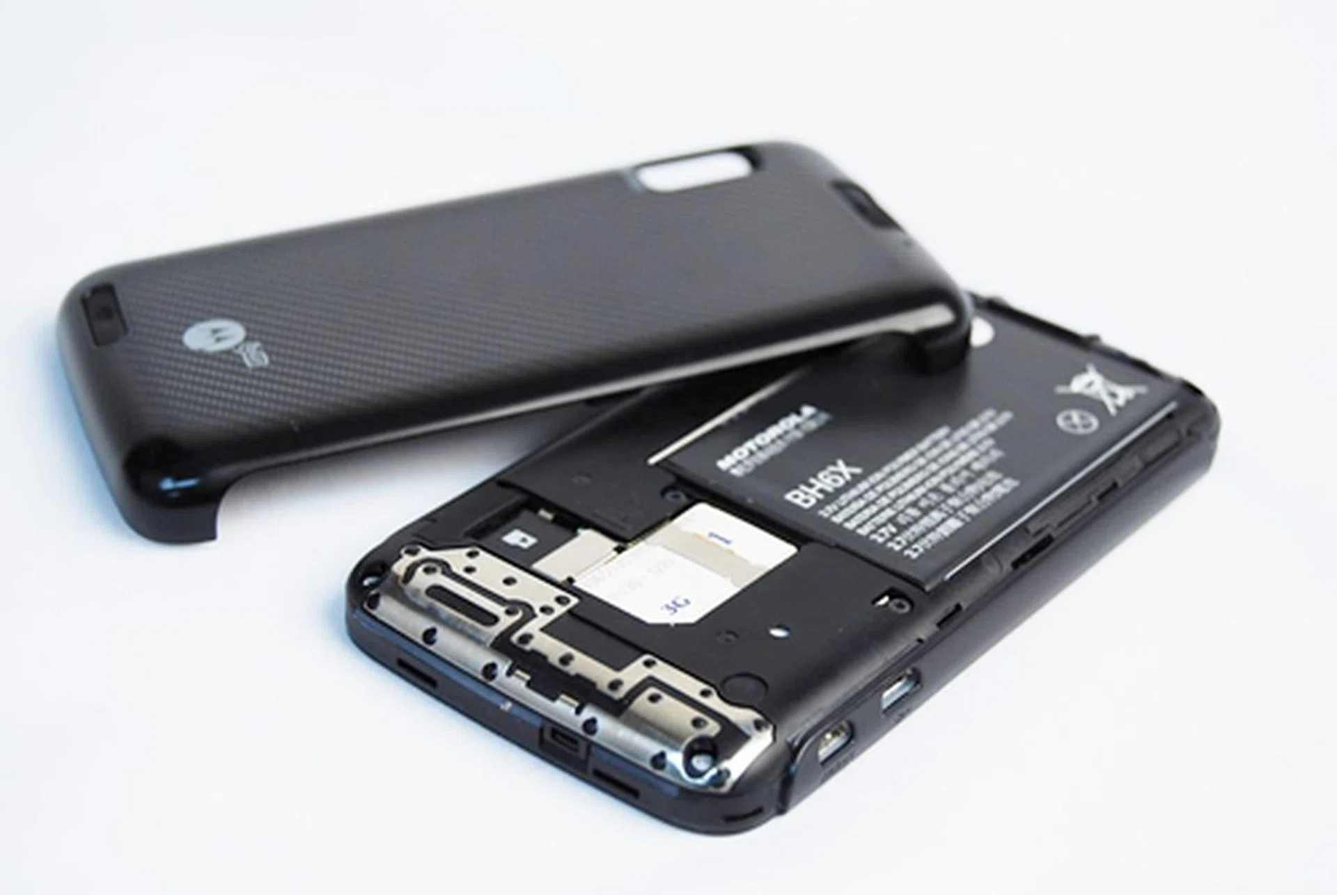 A bit of prying at the bottom is required to get the cover off. Inside, you will find the usual battery, SIM card and micro SD card compartments.