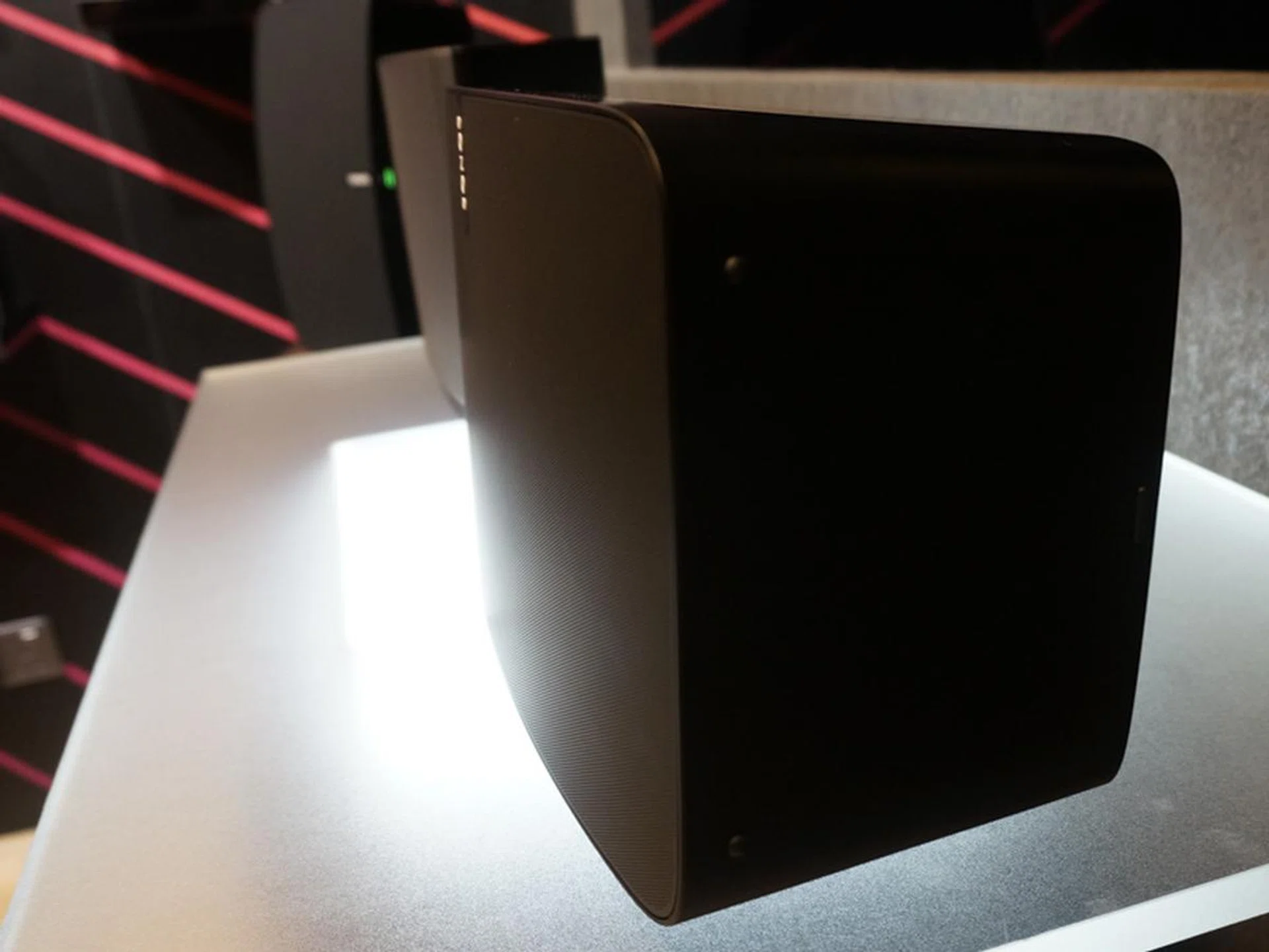 From the side it's more evident: the new Play:5 speaker (foreground) is definitely deeper and shorter than its predecessor (distant background).