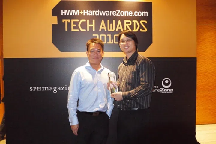 Mr. Elvin Tan, Director, Memory World (left), and Adrian Quah, Sales Executive, Memory World, seen here posing proudly with a Editor's Choice trophy for Best 4-bay NAS Device for the QNAP TS-439 Pro.