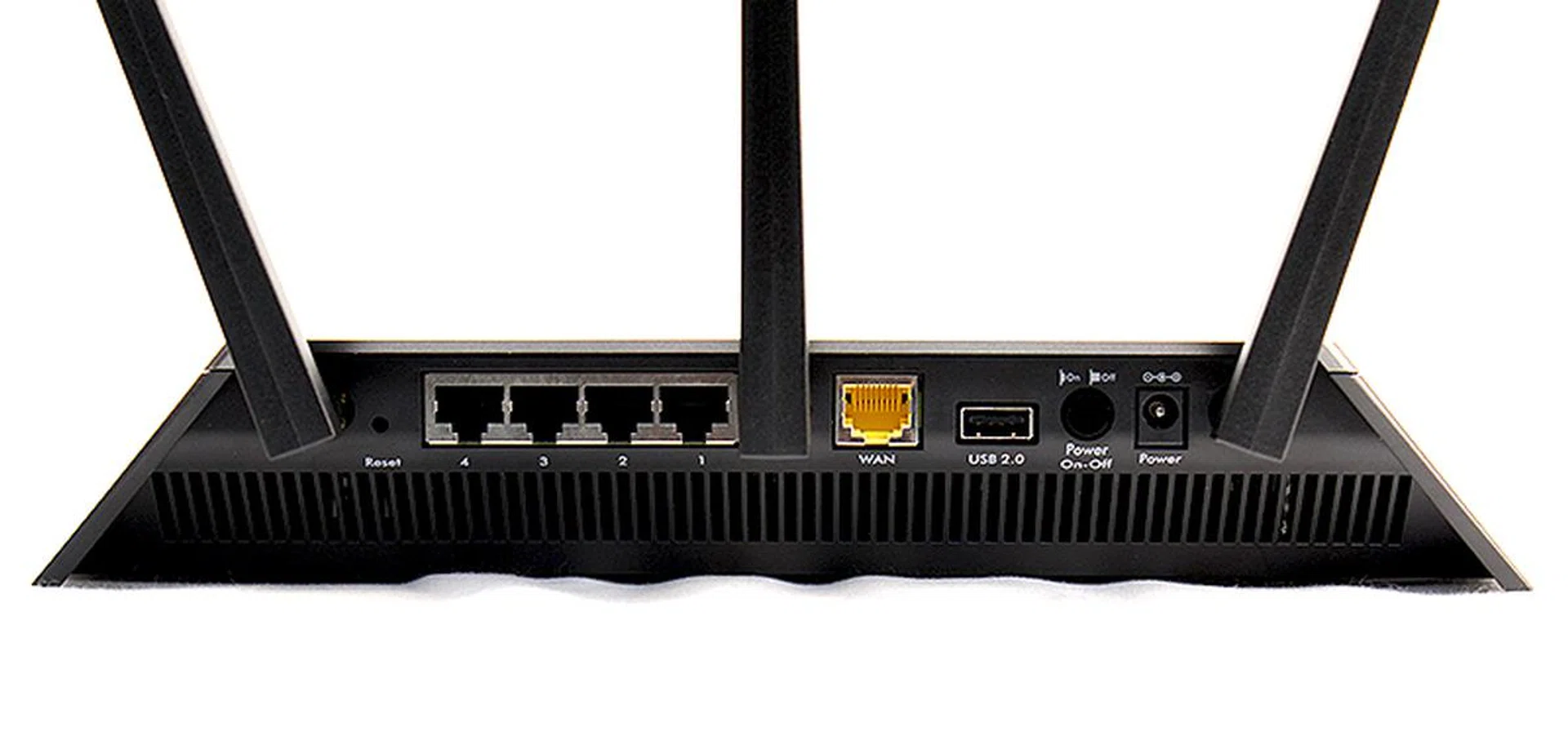 The Gigabit Ethernet LAN and WAN ports as well as the USB 2.0 port are all located at the rear of the router. The USB 3.0 port is located at the front (as can be seen in the earlier photo).