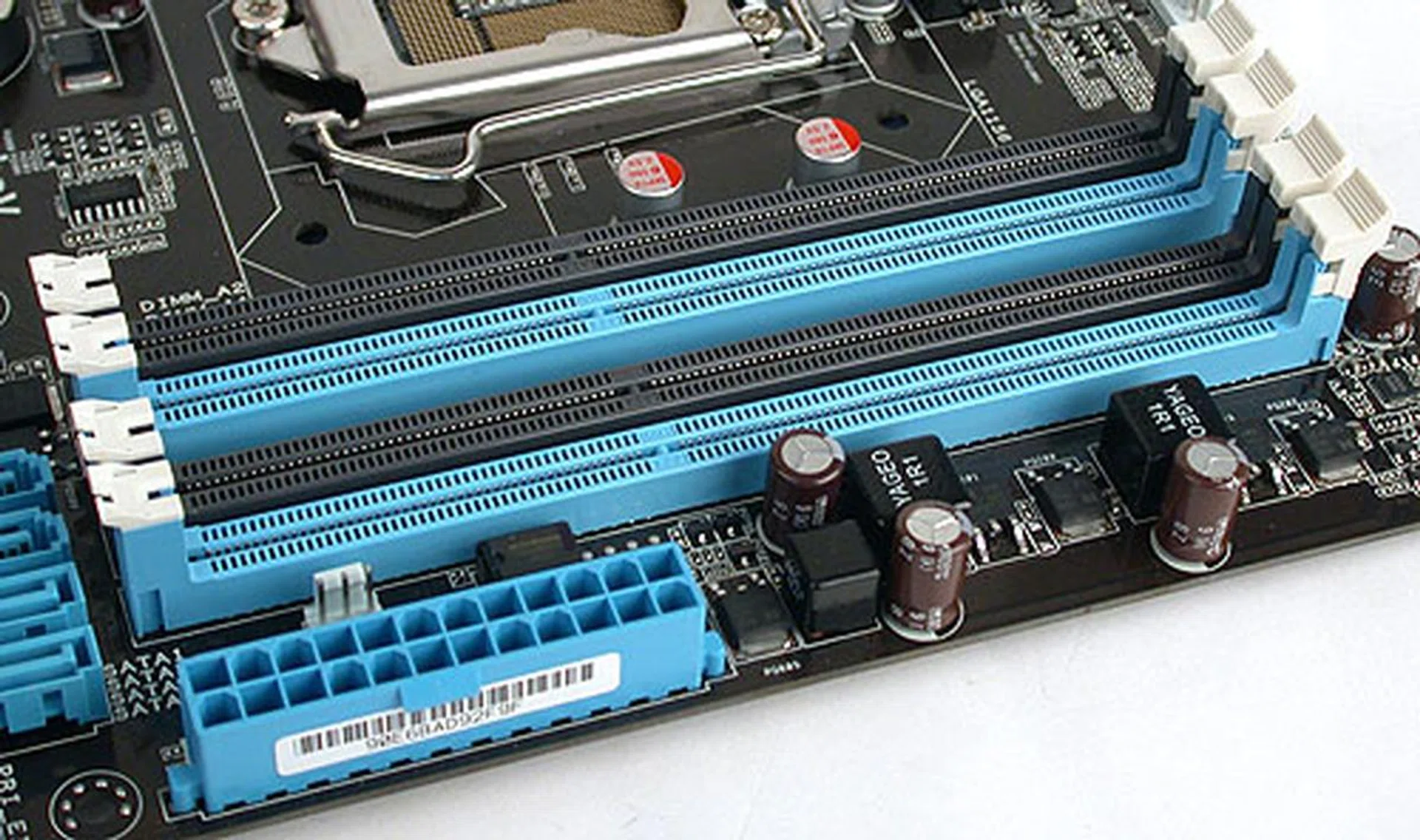 As with ASUS' recent designs, the DIMM slots only has one retention clip, making it easier to install or remove memory modules in tight spots.