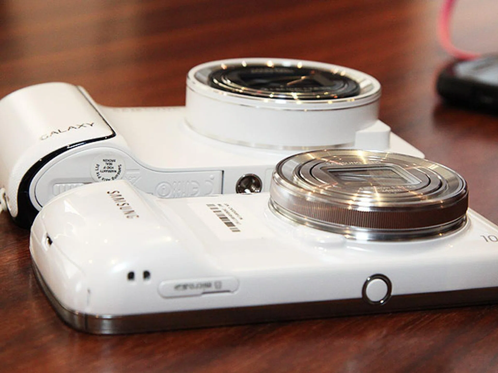 The Galaxy S4 Zoom is much slimmer than the Galaxy Camera. This is partly due to the lens on the Galaxy Camera which supports up to 21x optical zoom as compared with the 10x optical zoom on the S4 Zoom.