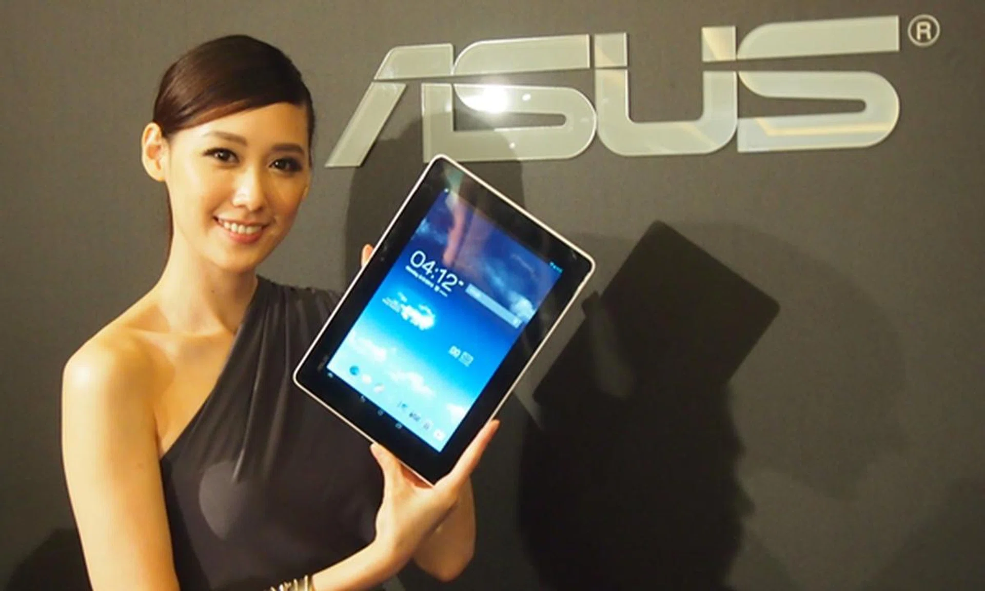 Is the model beautiful? Yes, we are referring to the ASUS MeMO Pad FHD 10 tablet device. 