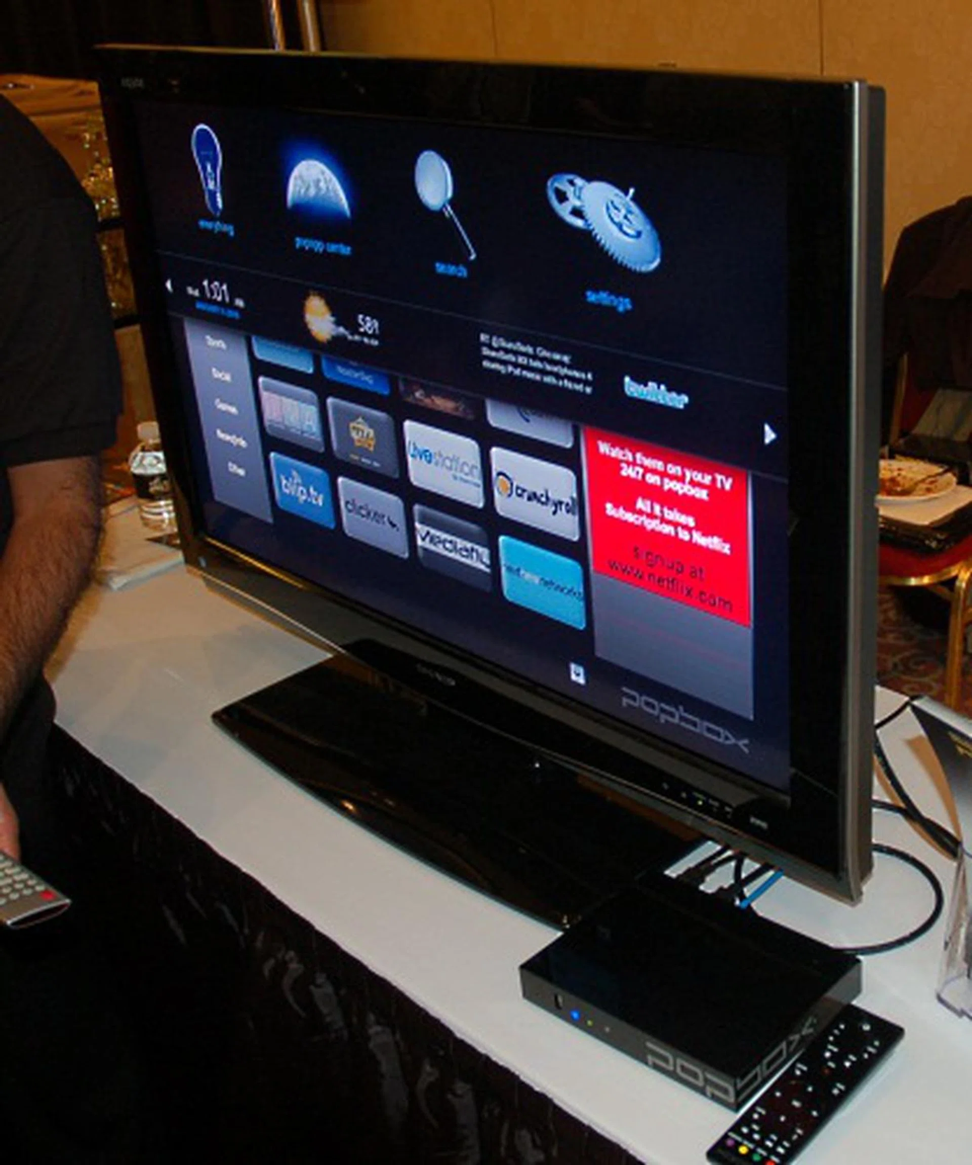 One of the booths that had more than its fair share of attention was at Syabase, where the lure of free popcorn along with a set-top box that plays everything proved too enticing. With a very long and extensive list of supported formats, including online content, the Popbox looks promising.