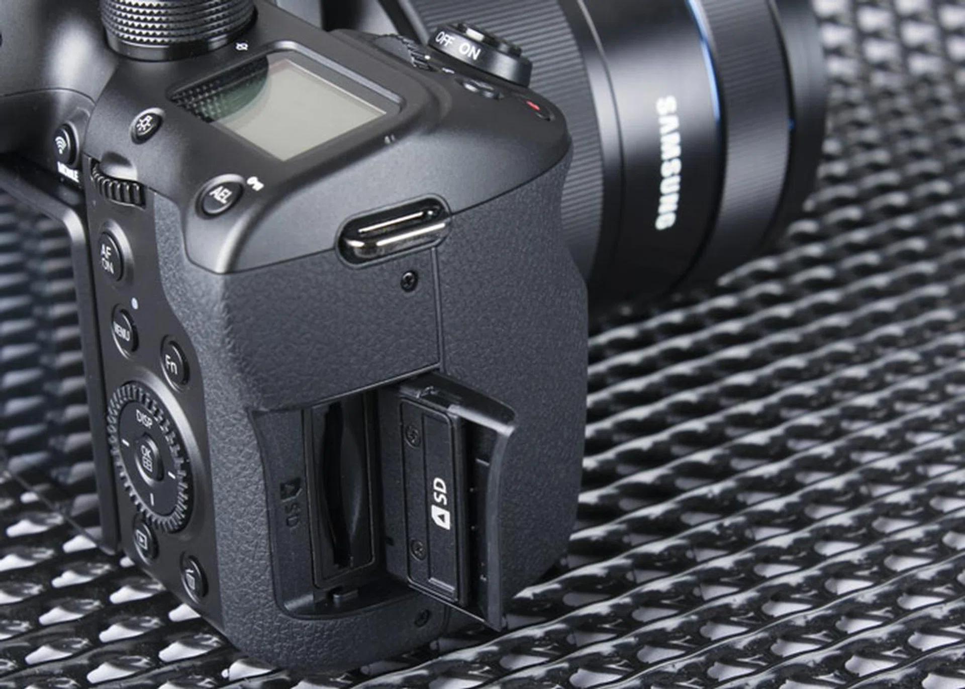 The NX1 only takes a single SD card.
