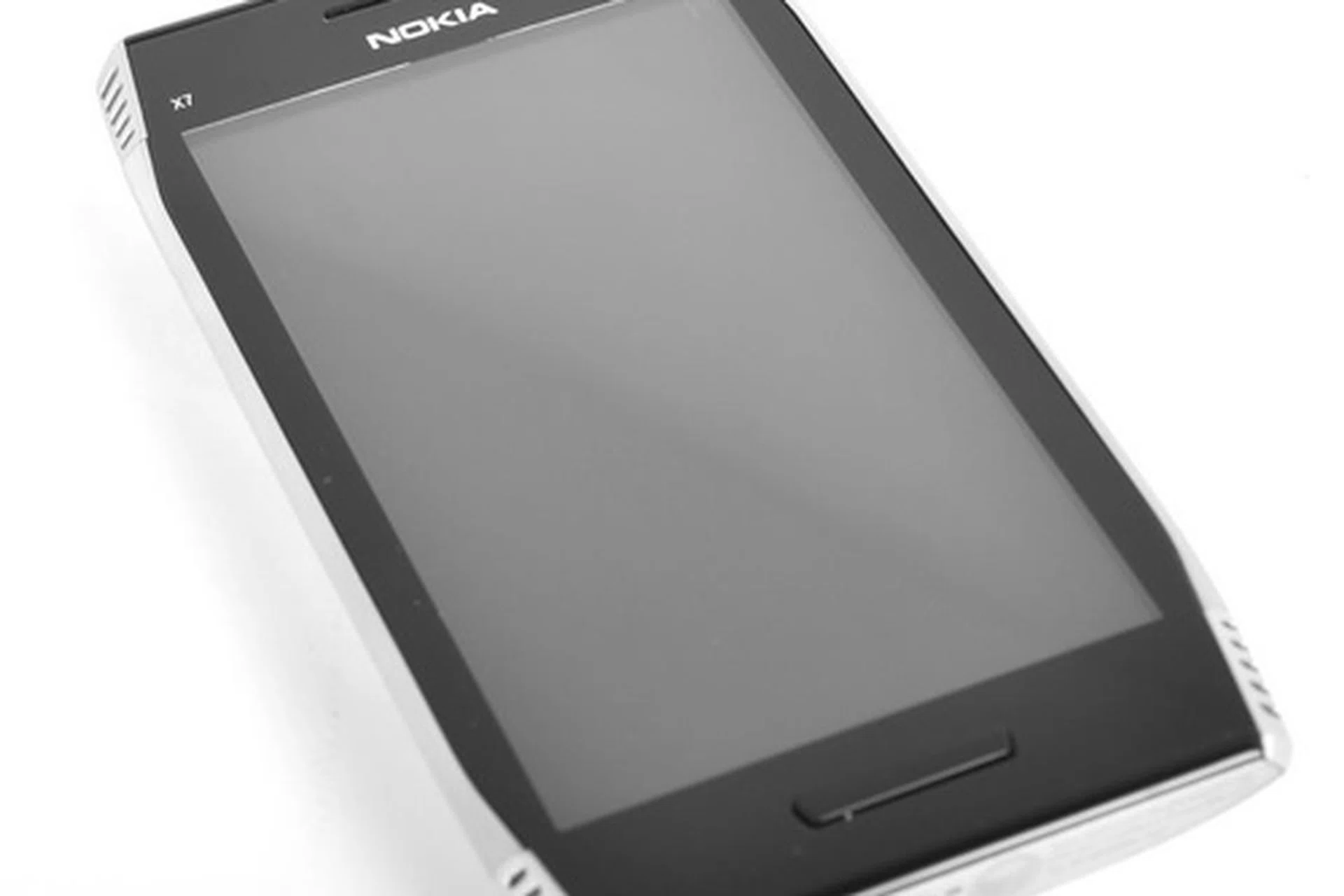 The X7's sharp angles remind us of a stealth fighter jet.