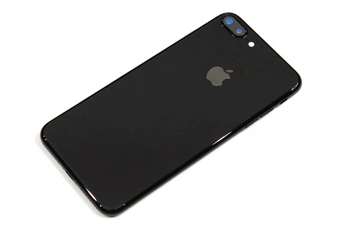 The jet black Apple iPhone 7 Plus.